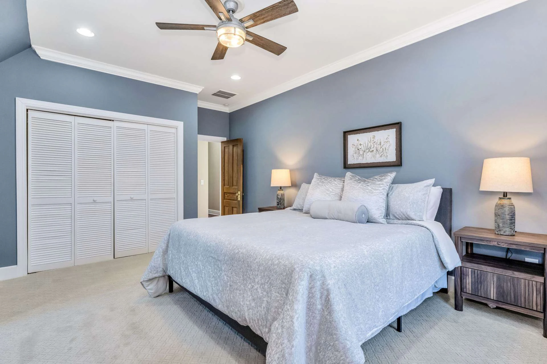 Image number 2 for the current listing