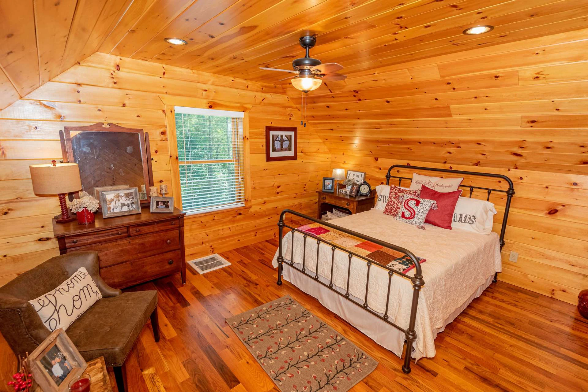 Image number 2 for the current listing