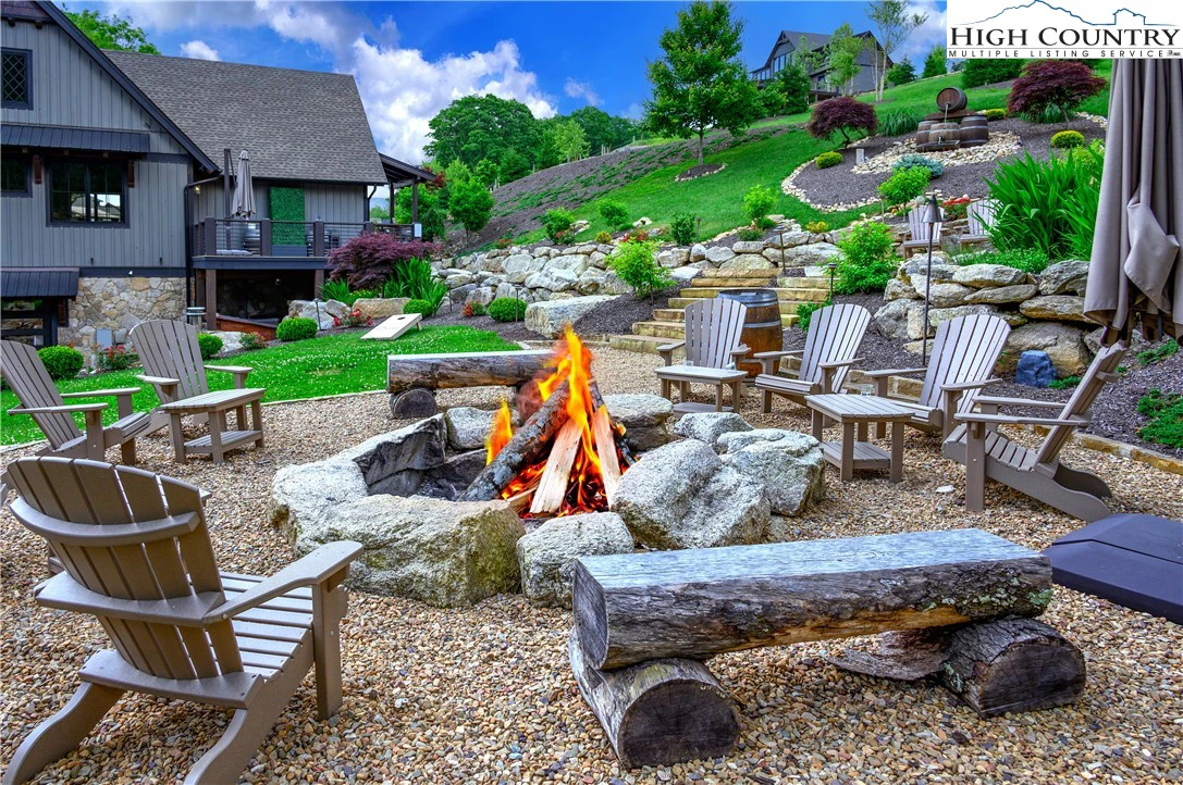 Image number 13 for the current listing