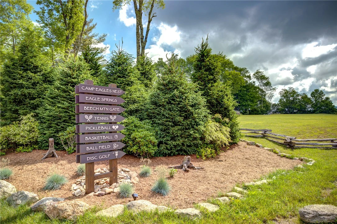 Image number 21 for the current listing