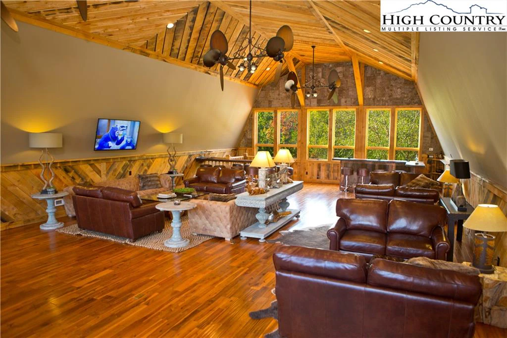 Image number 7 for the current listing
