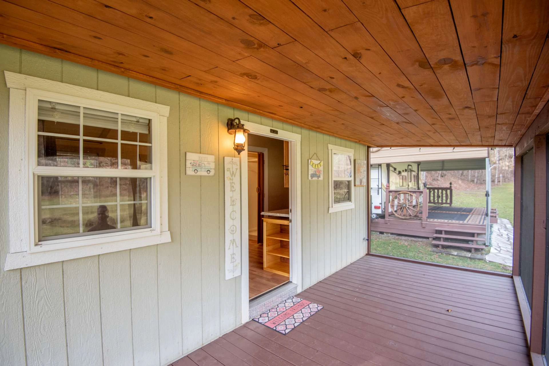 Image number 21 for the current listing