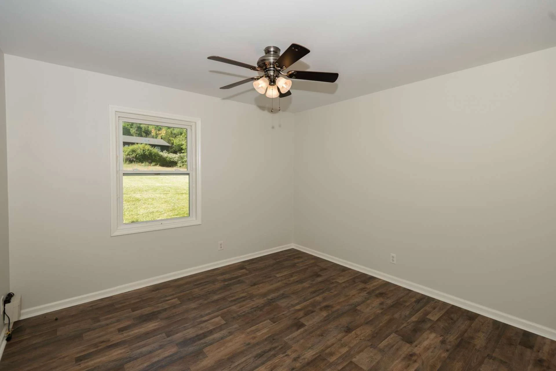 Image number 9 for the current listing