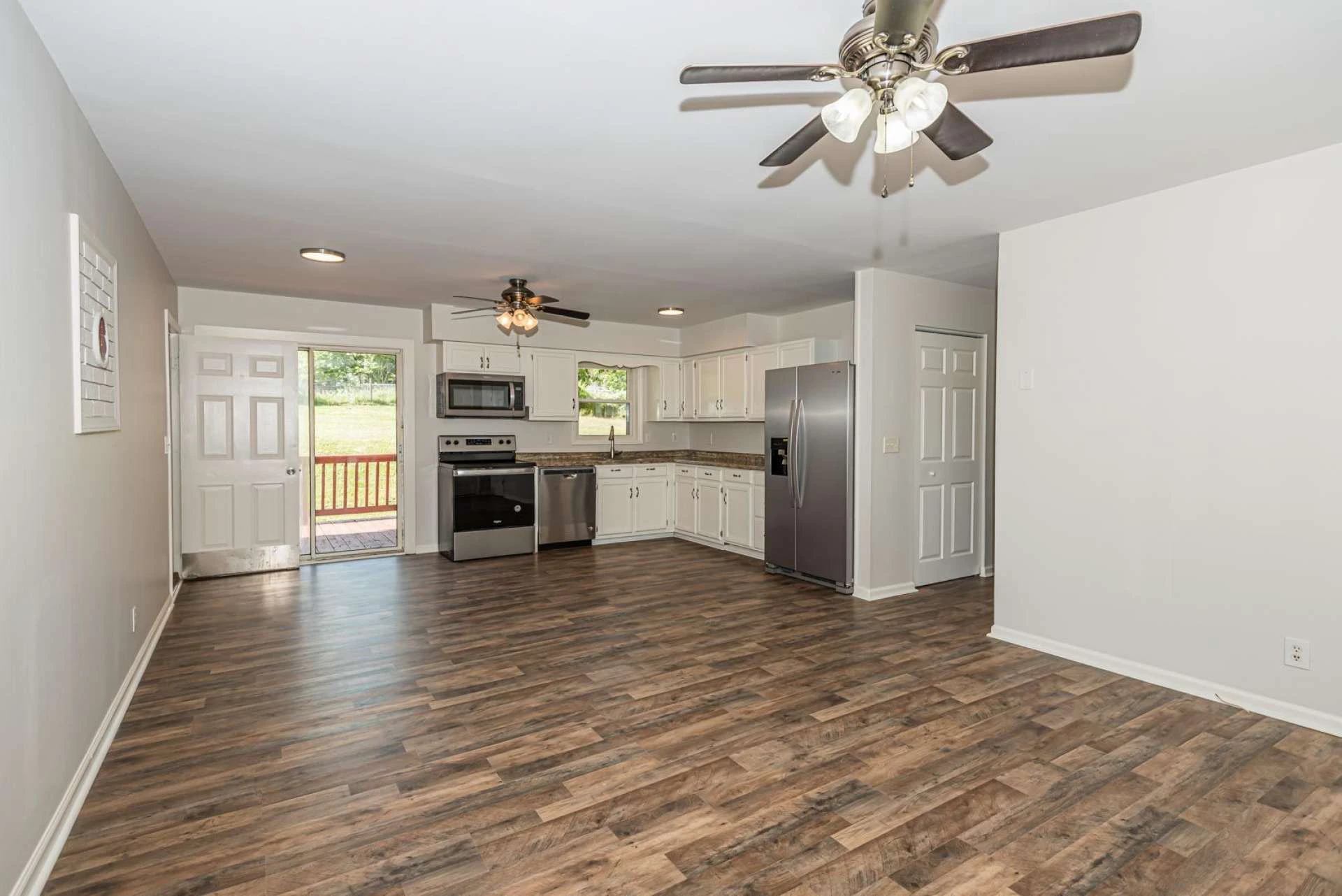 Image number 5 for the current listing