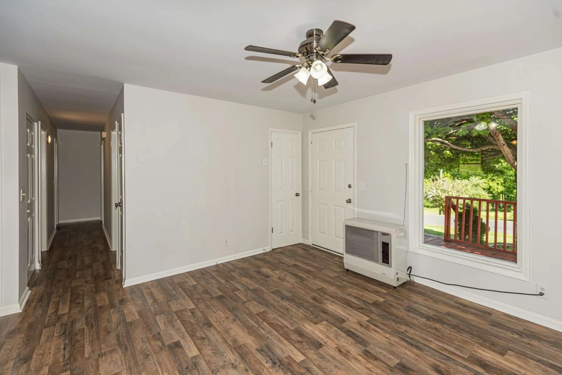 Image number 2 for the current listing