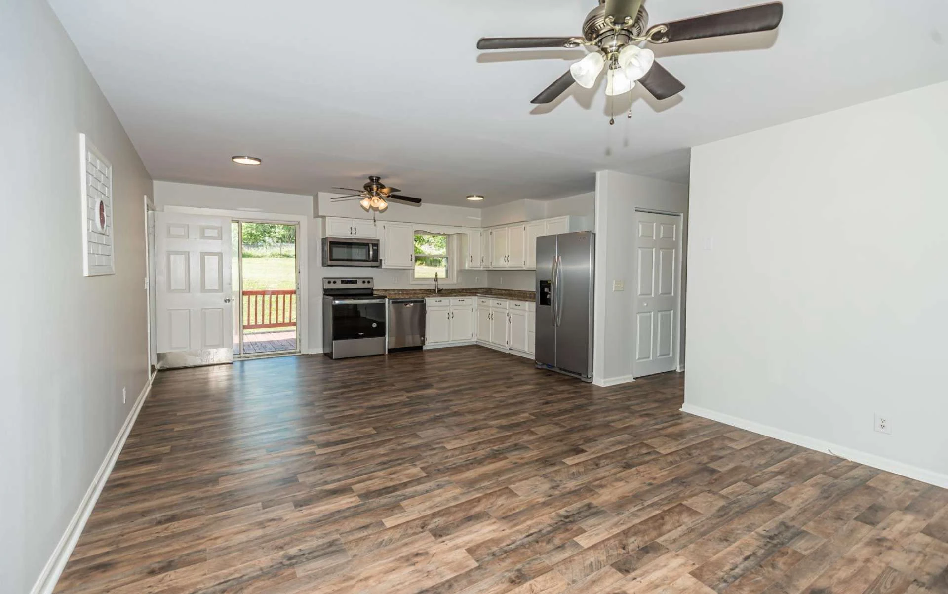 Image number 3 for the current listing
