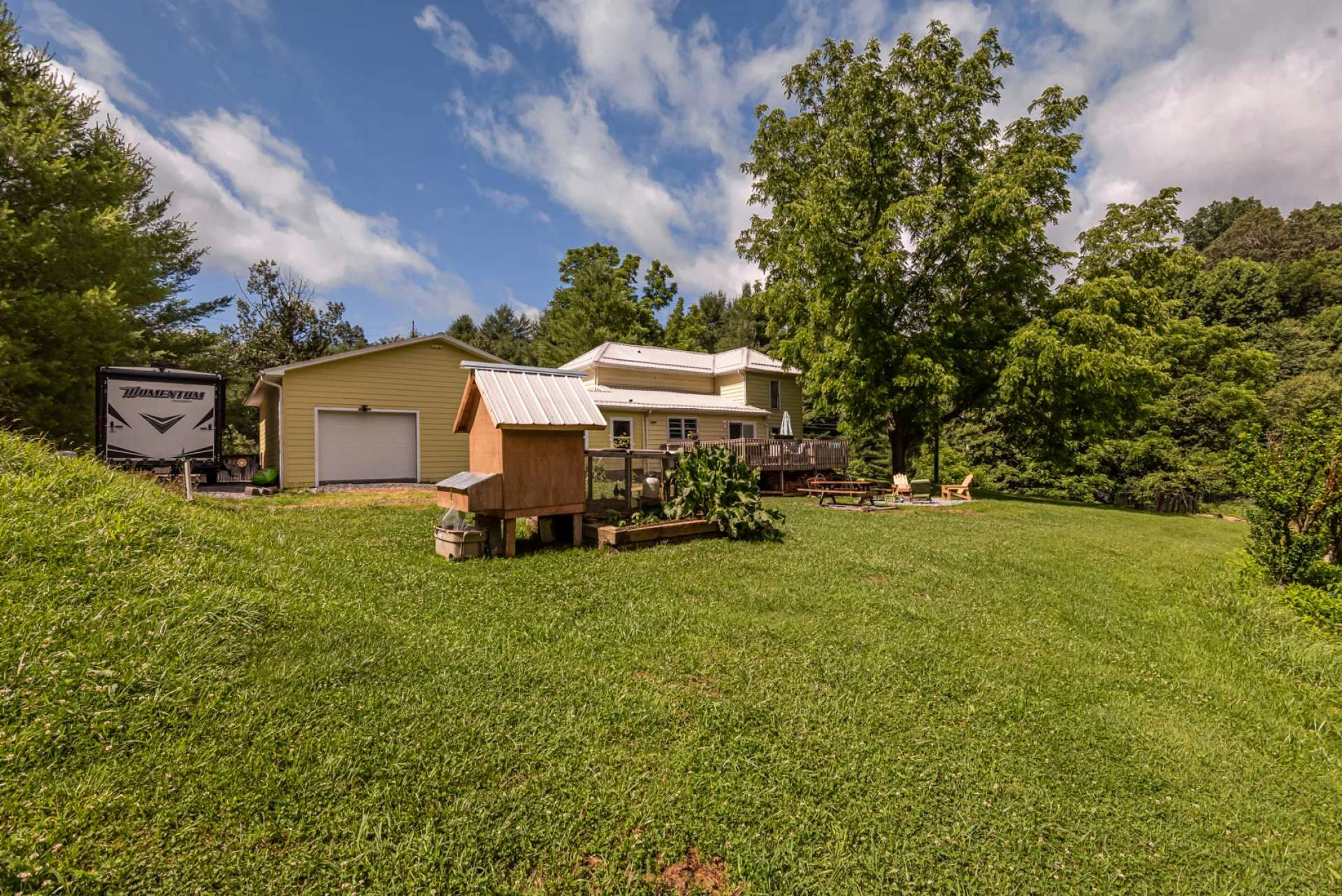 Image number 13 for the current listing