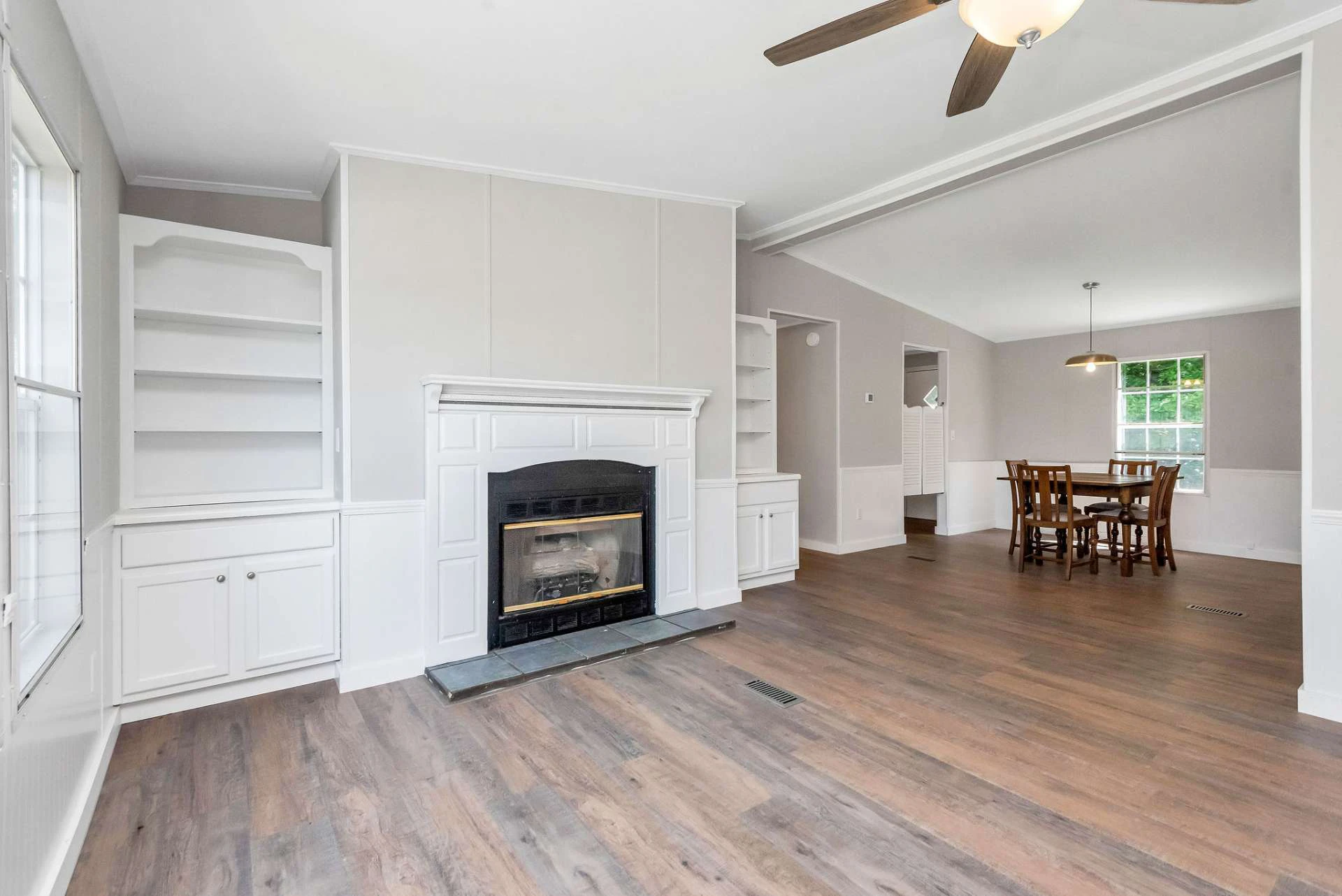 Image number 3 for the current listing