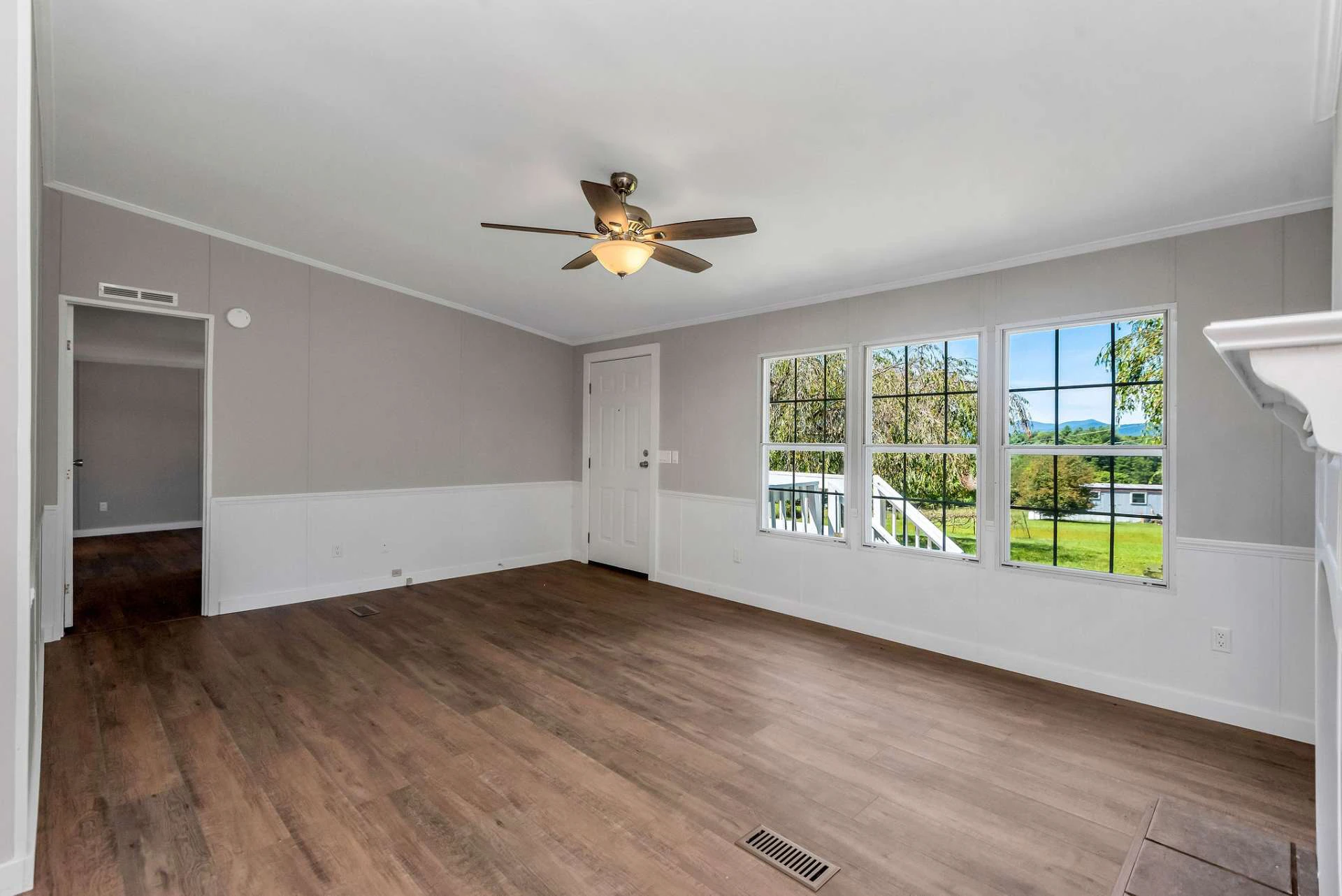 Image number 4 for the current listing