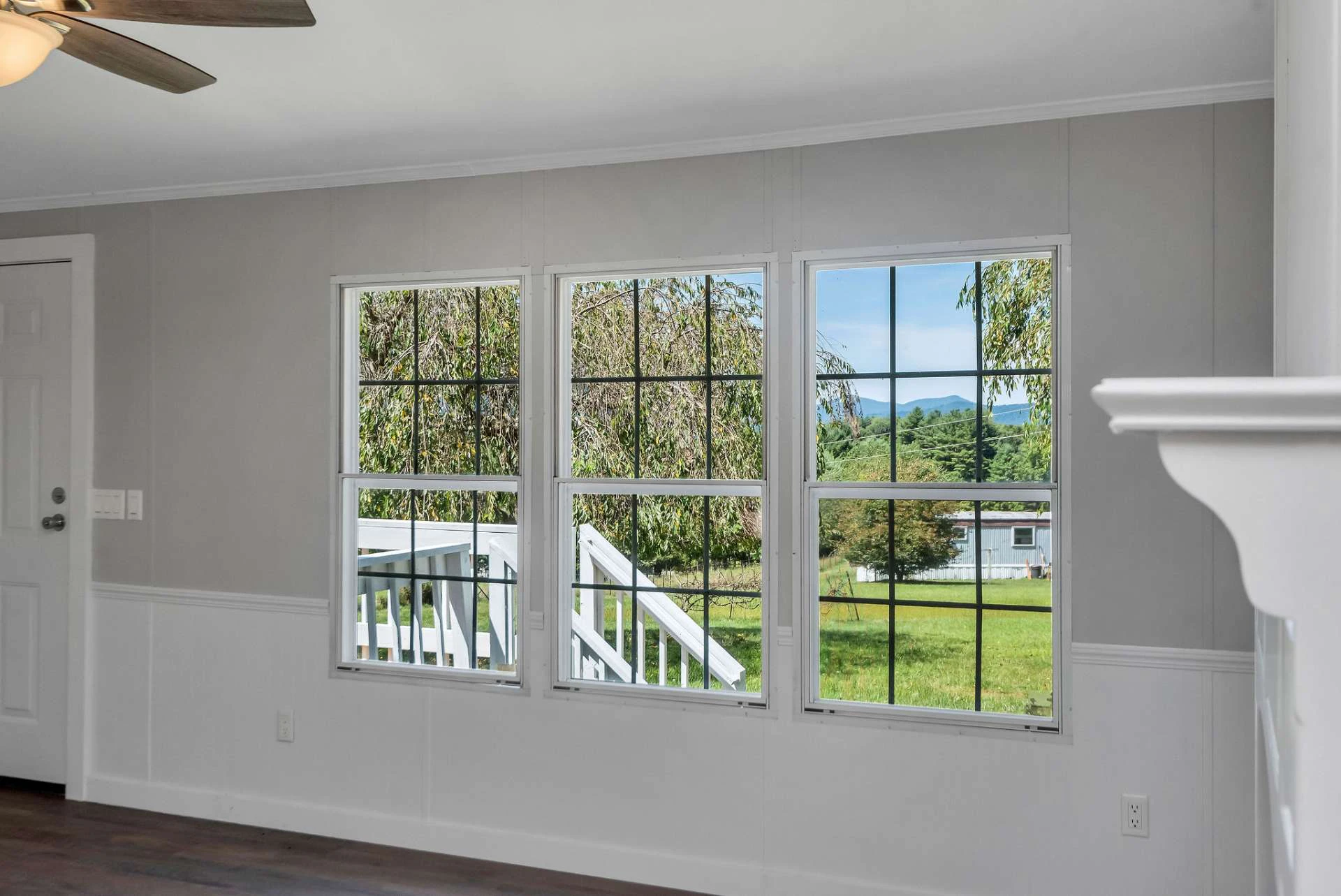 Image number 5 for the current listing