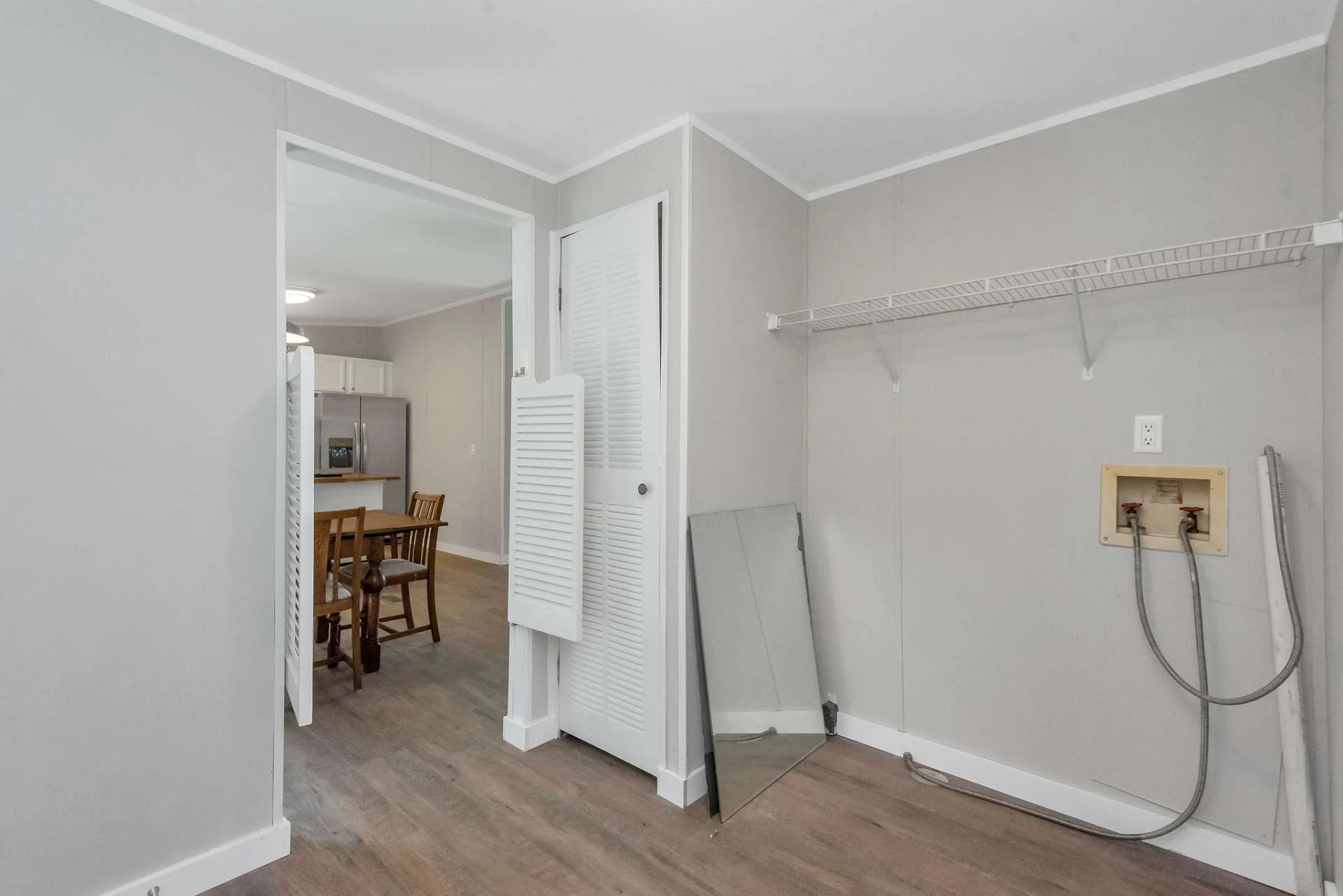 Image number 2 for the current listing