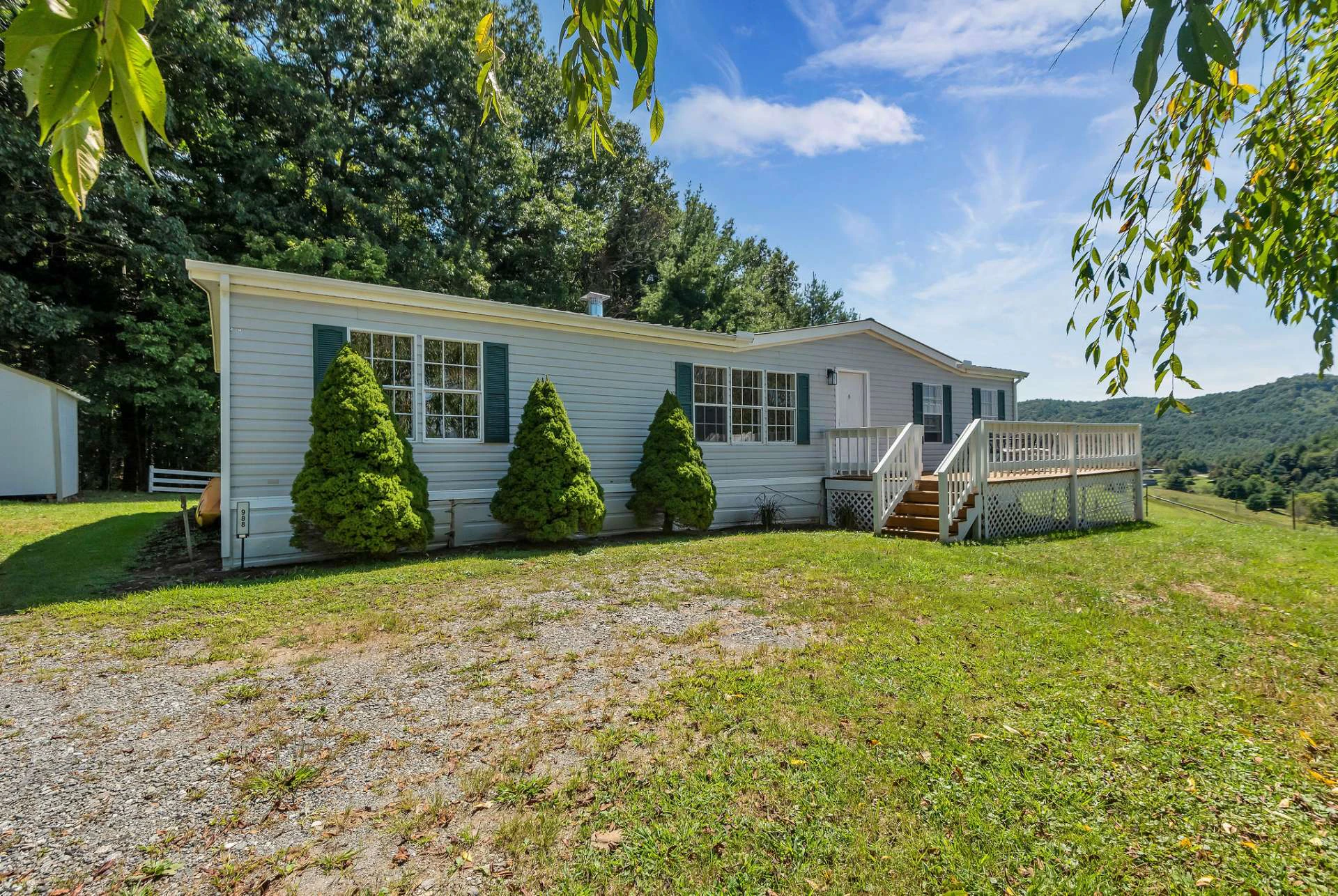 Image number 15 for the current listing