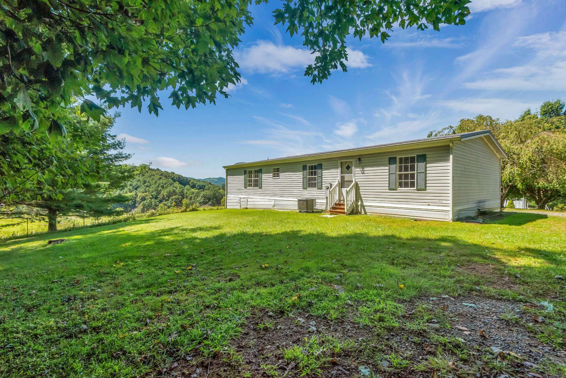 Image number 16 for the current listing