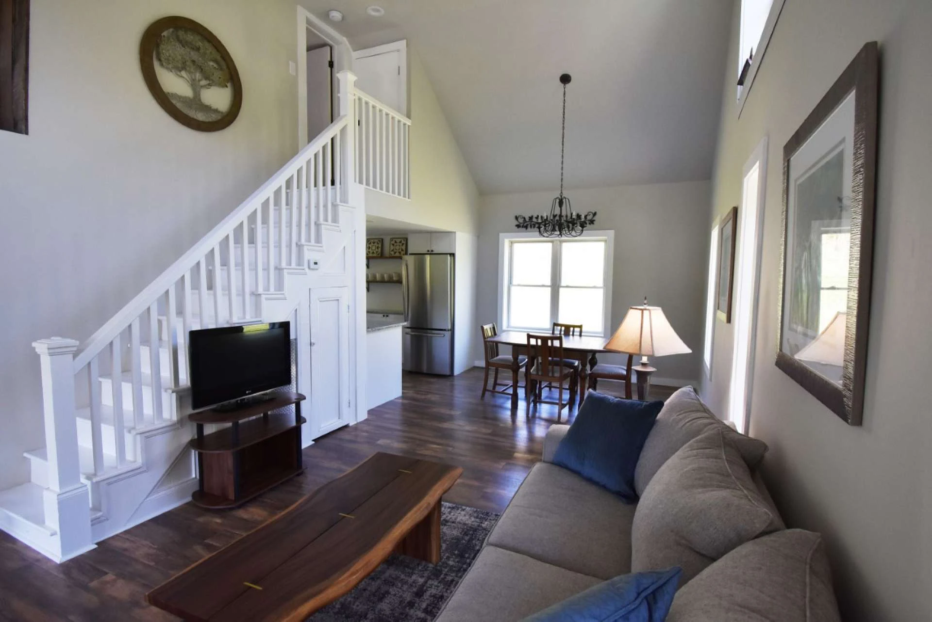 Image number 19 for the current listing