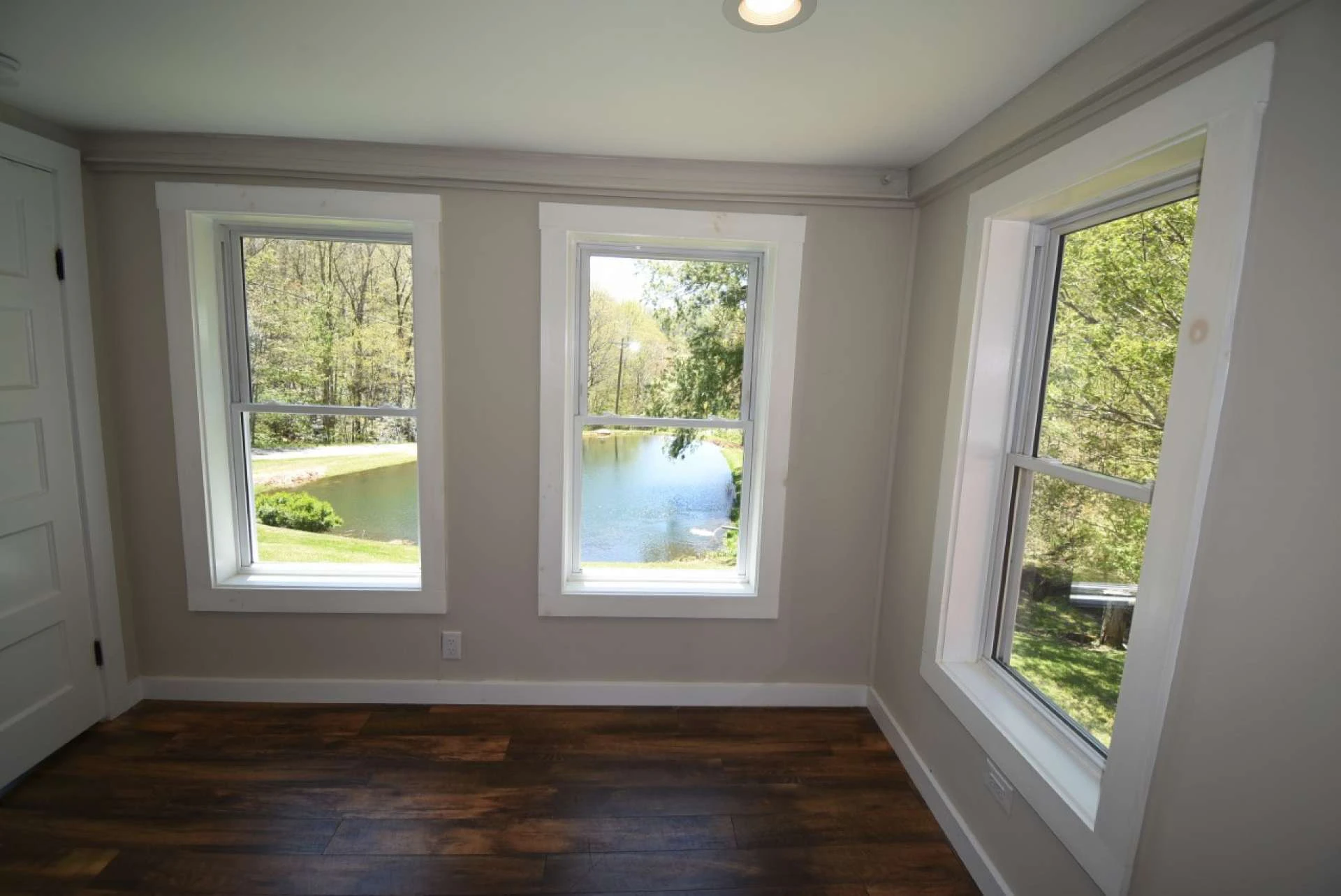 Image number 12 for the current listing