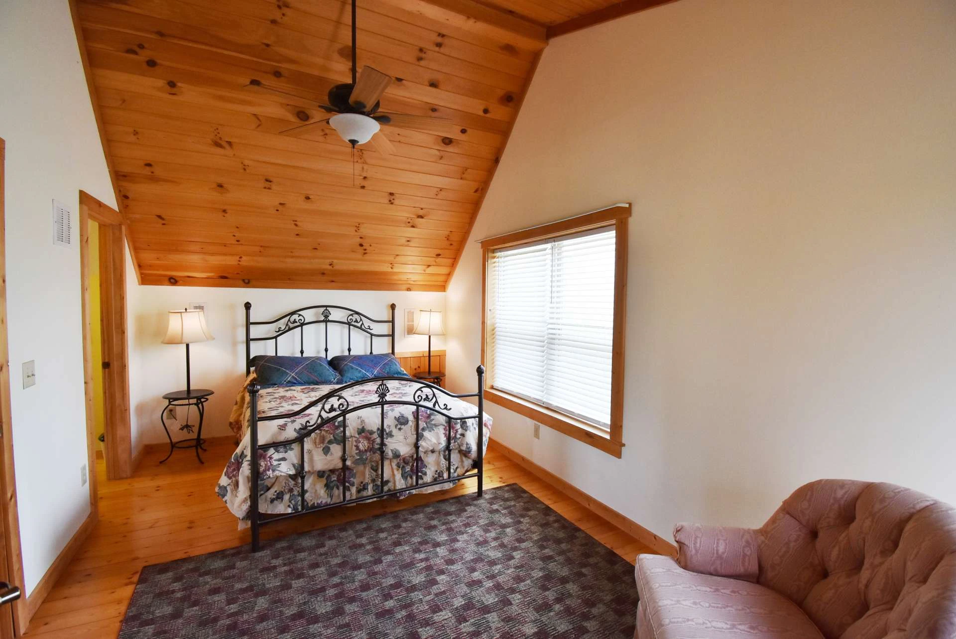 Image number 8 for the current listing