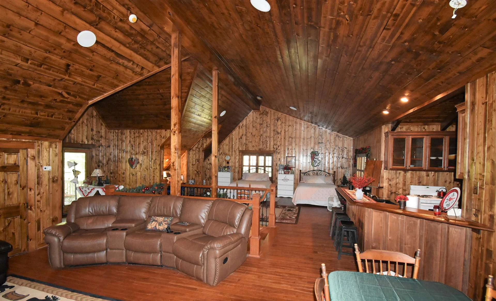 Image number 15 for the current listing