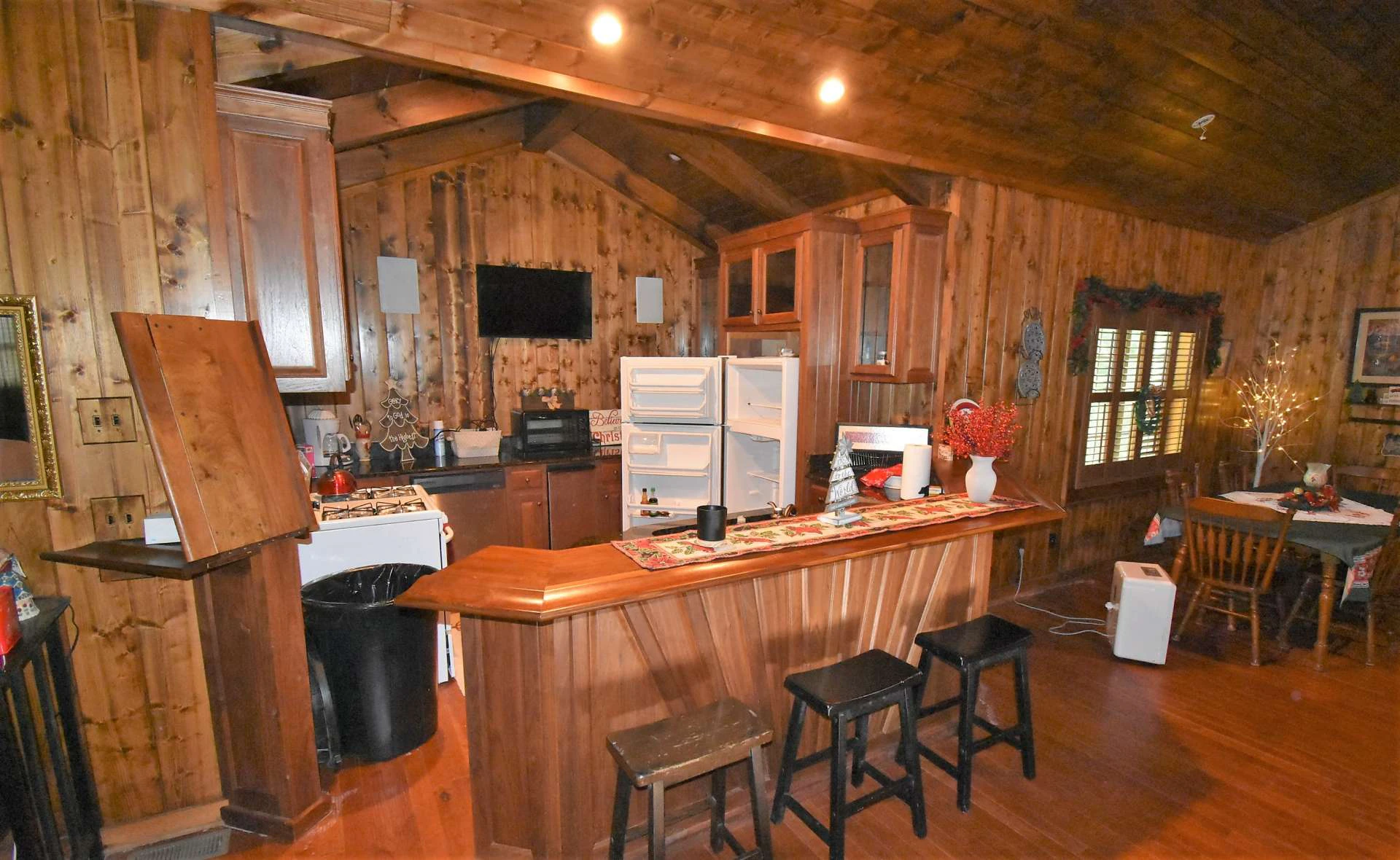 Image number 17 for the current listing