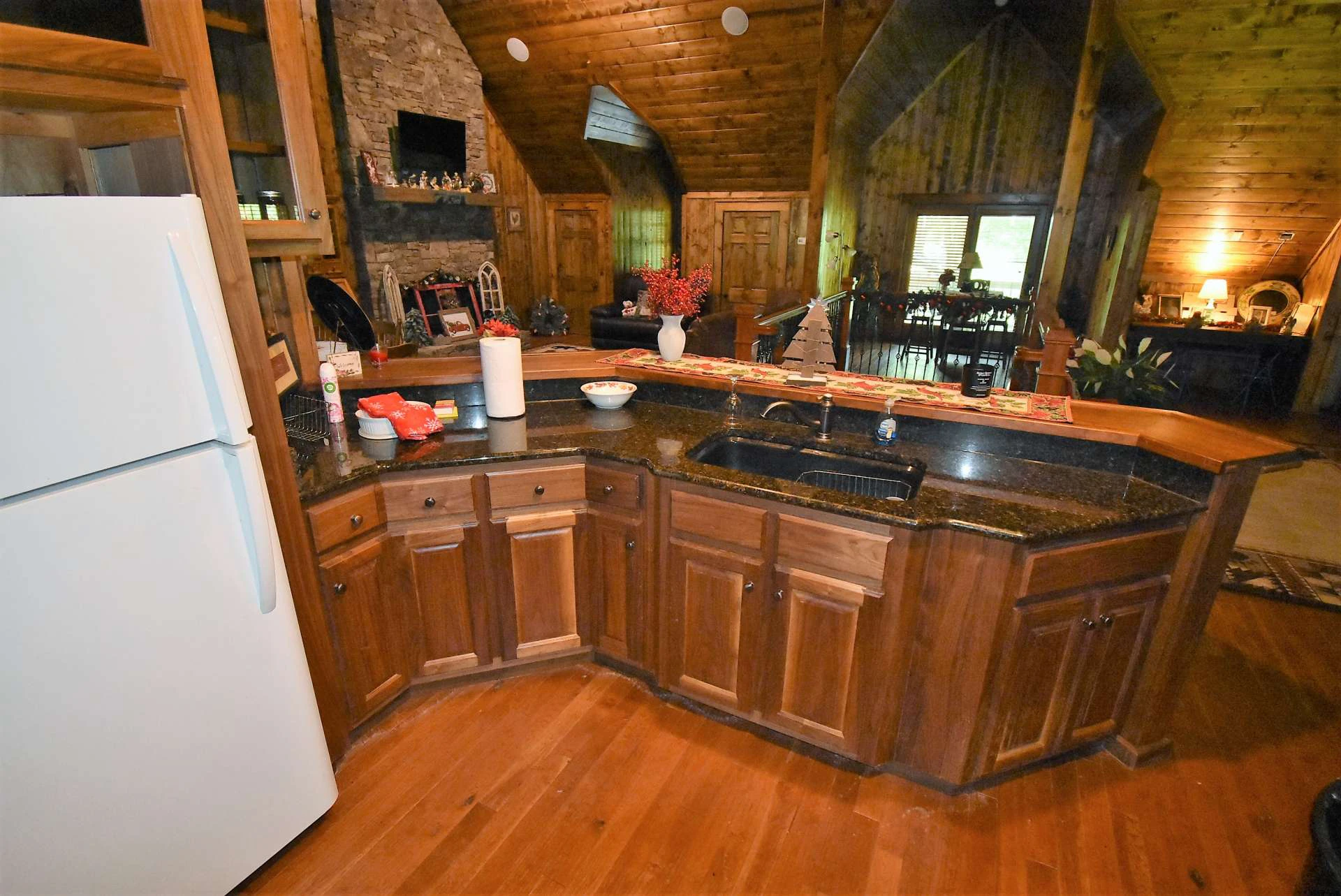 Image number 18 for the current listing