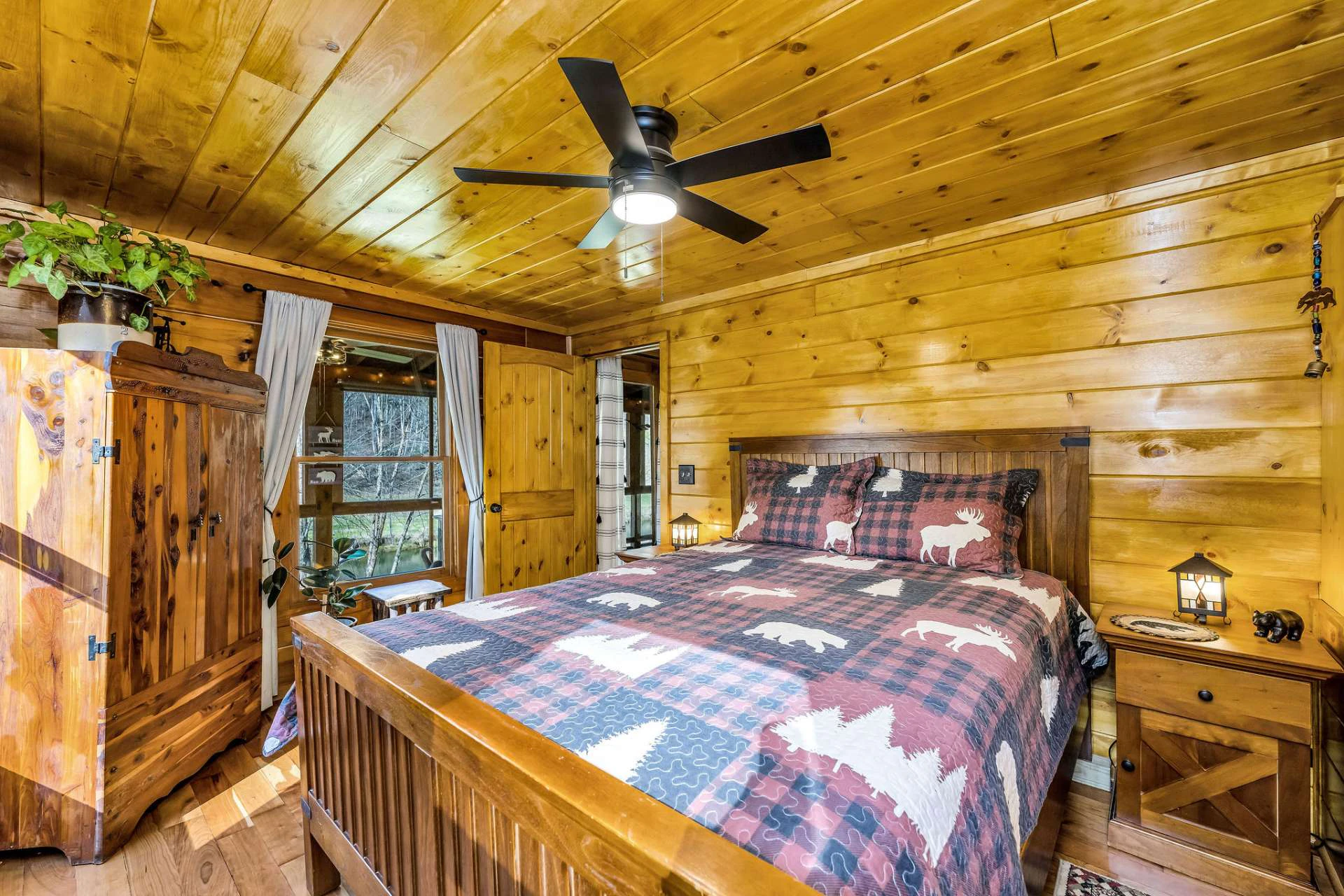 Image number 4 for the current listing