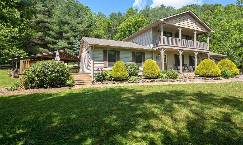 Image number 1 for the current listing