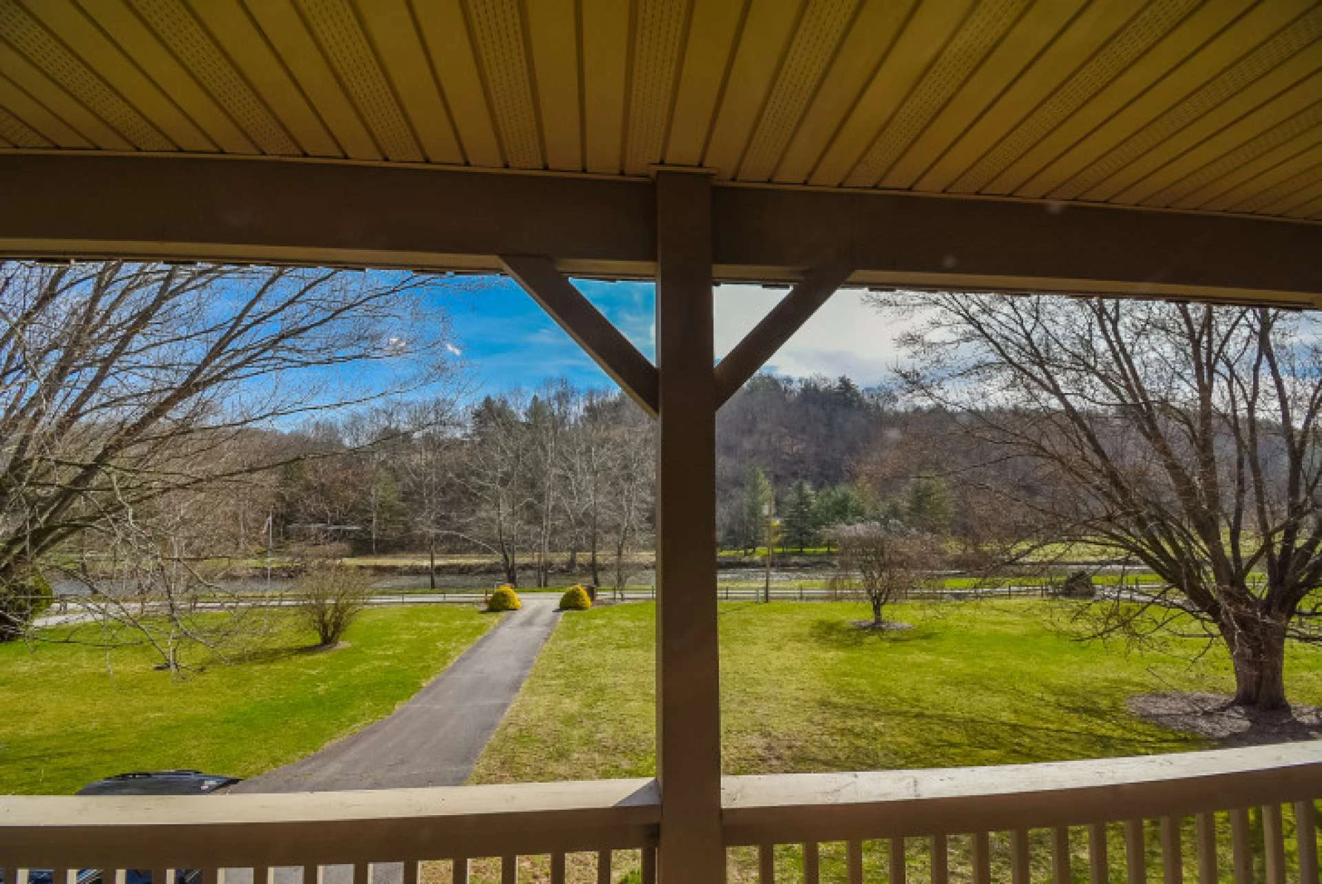 Image number 2 for the current listing