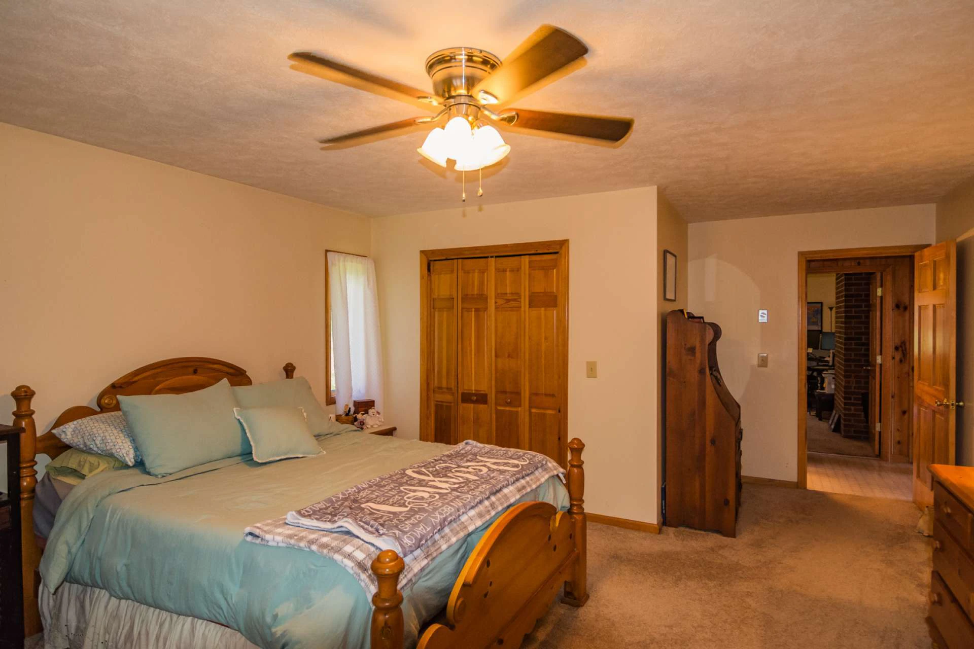 Image number 2 for the current listing