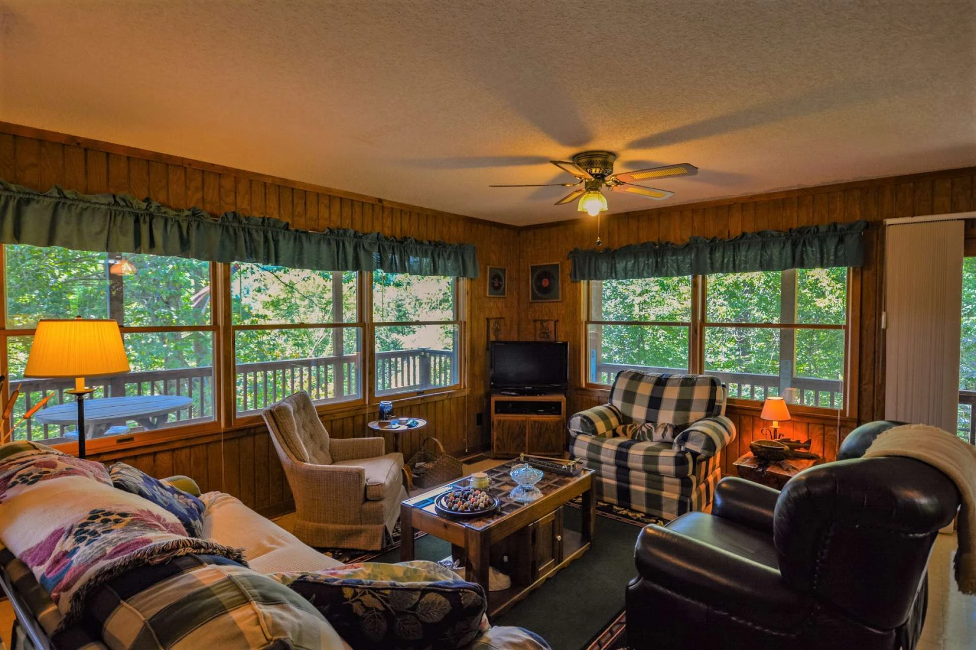 Image number 18 for the current listing