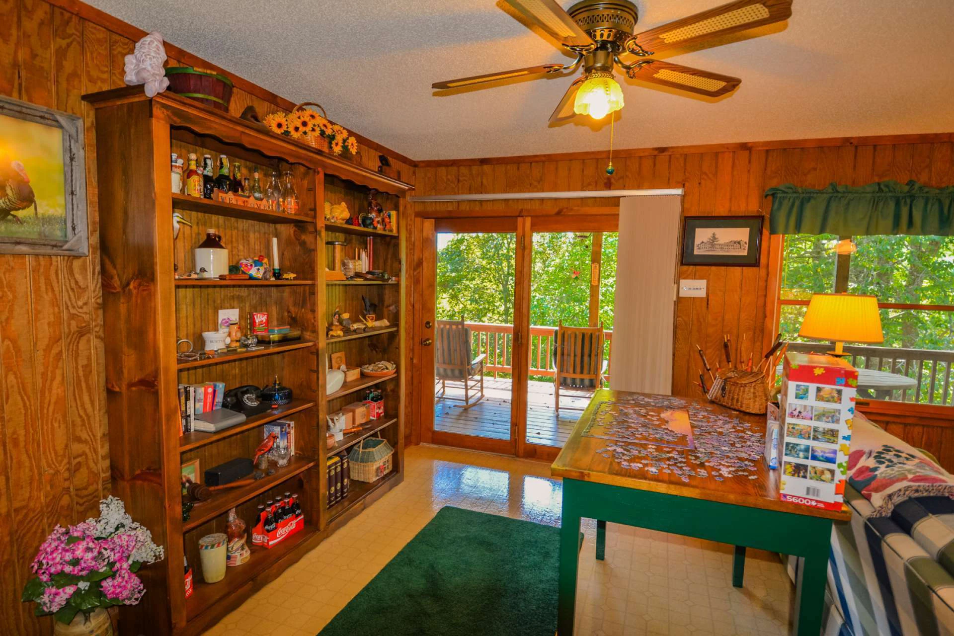 Image number 17 for the current listing