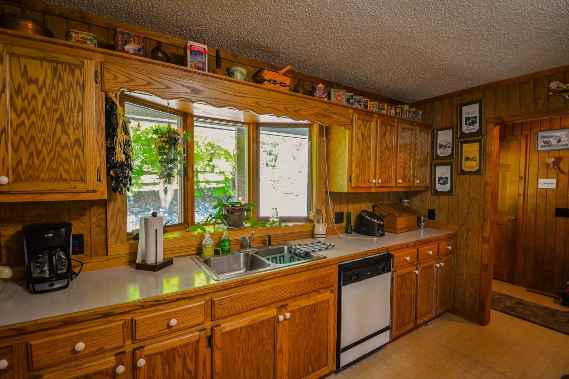 Image number 14 for the current listing