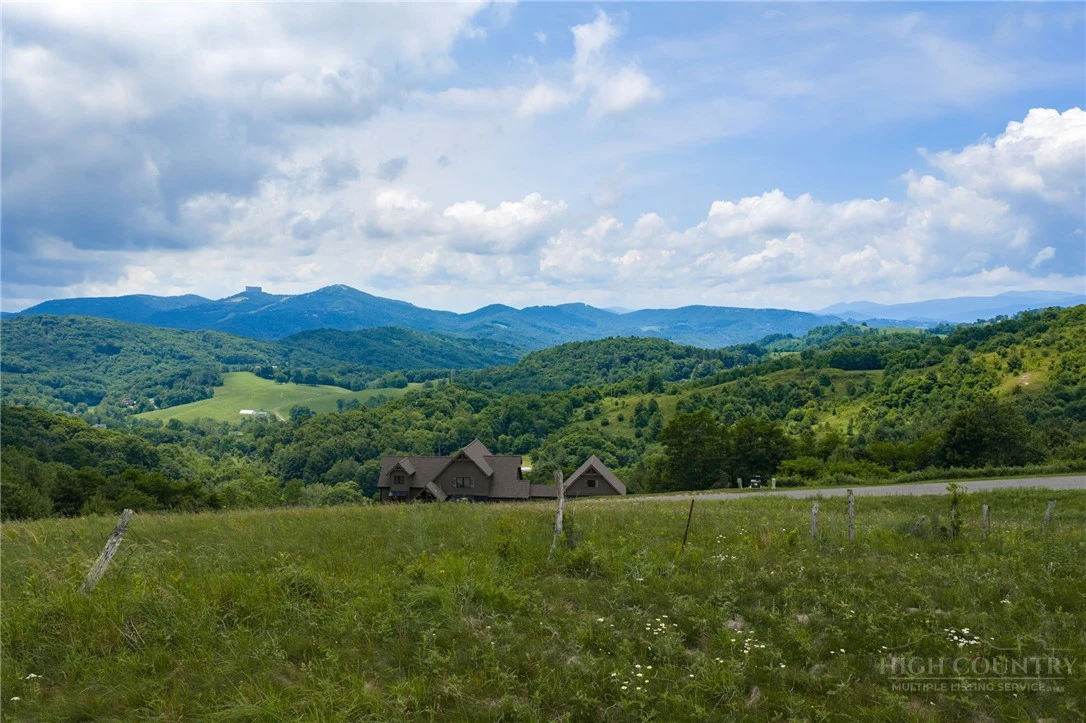 Image number 17 for the current listing