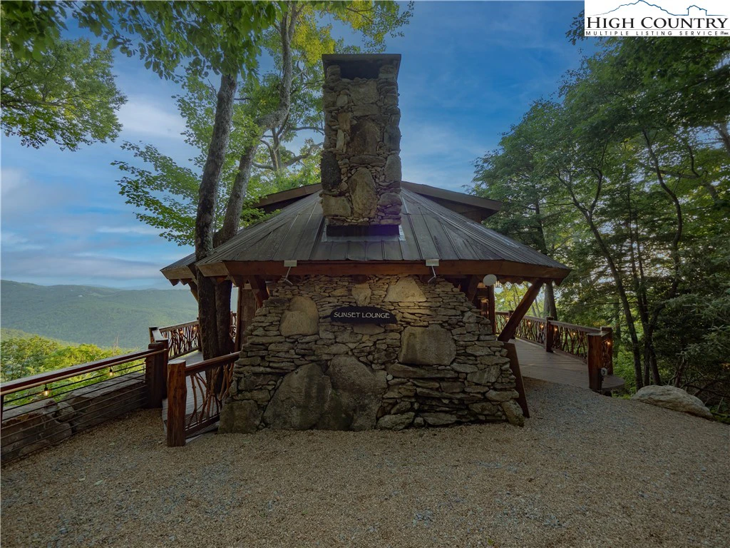 Image number 3 for the current listing