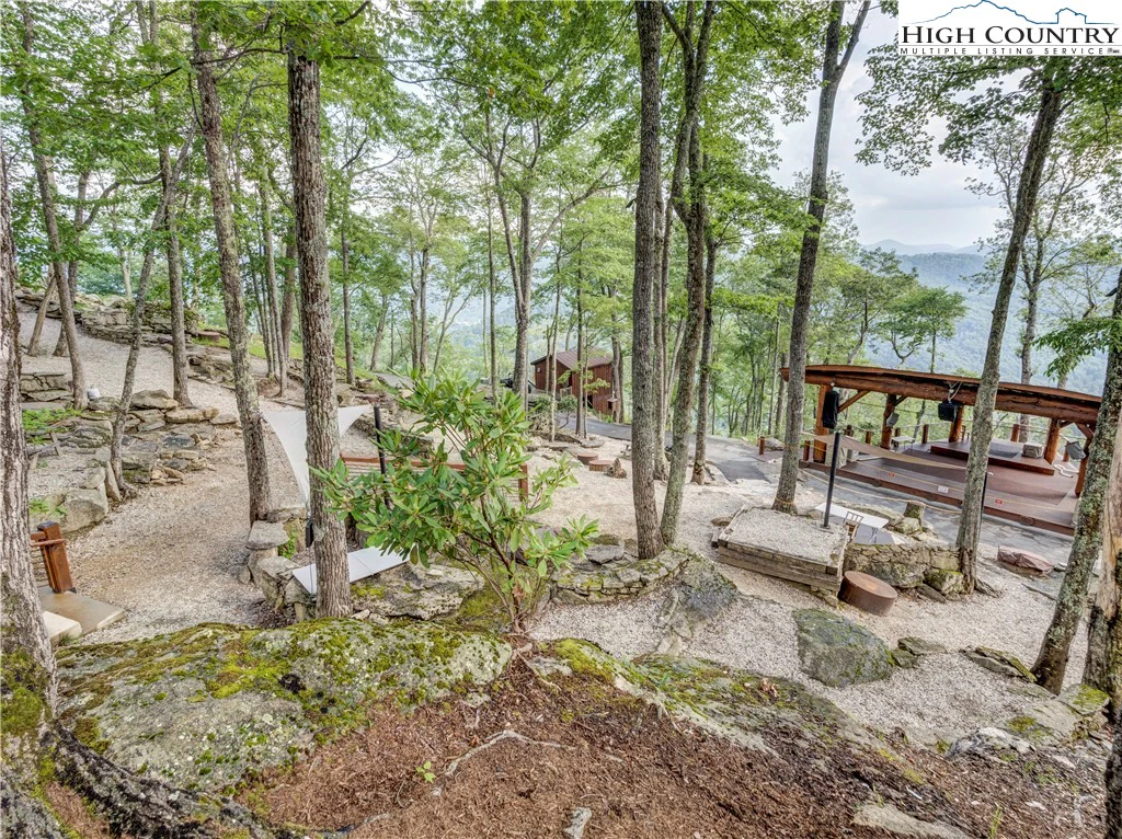 Image number 19 for the current listing