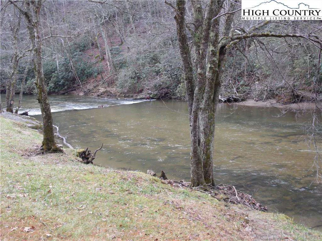 Image number 15 for the current listing