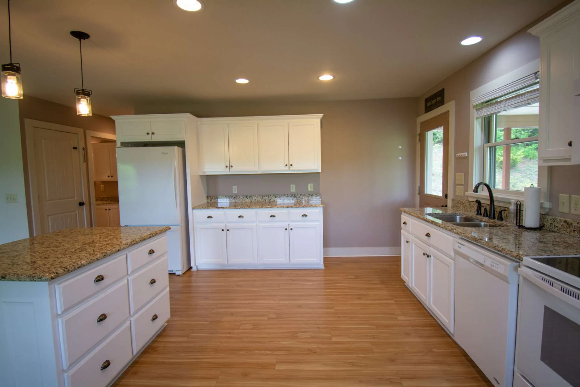 Image number 2 for the current listing