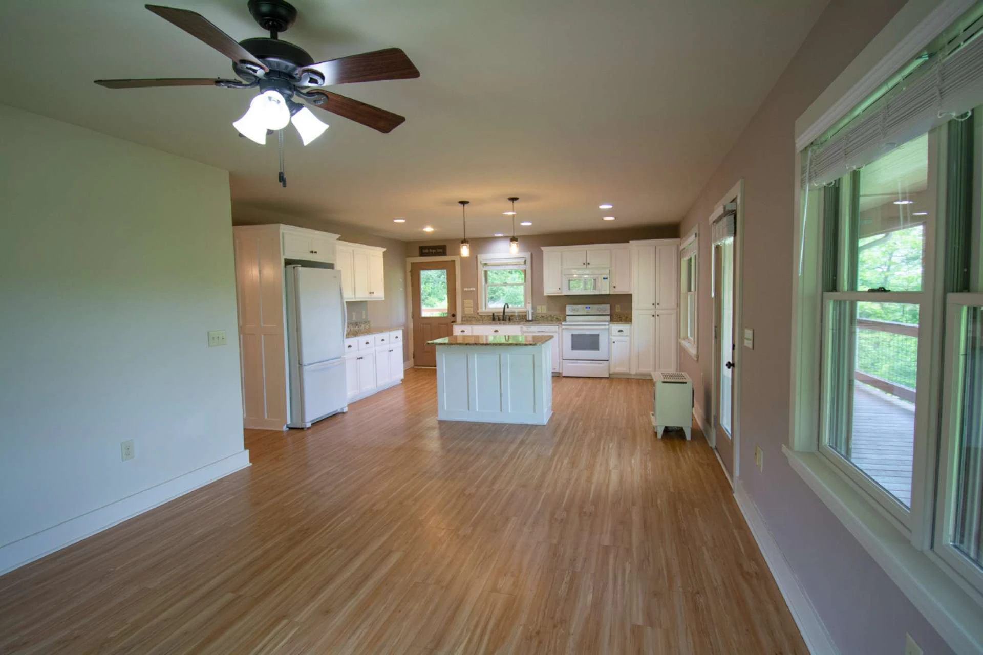 Image number 18 for the current listing
