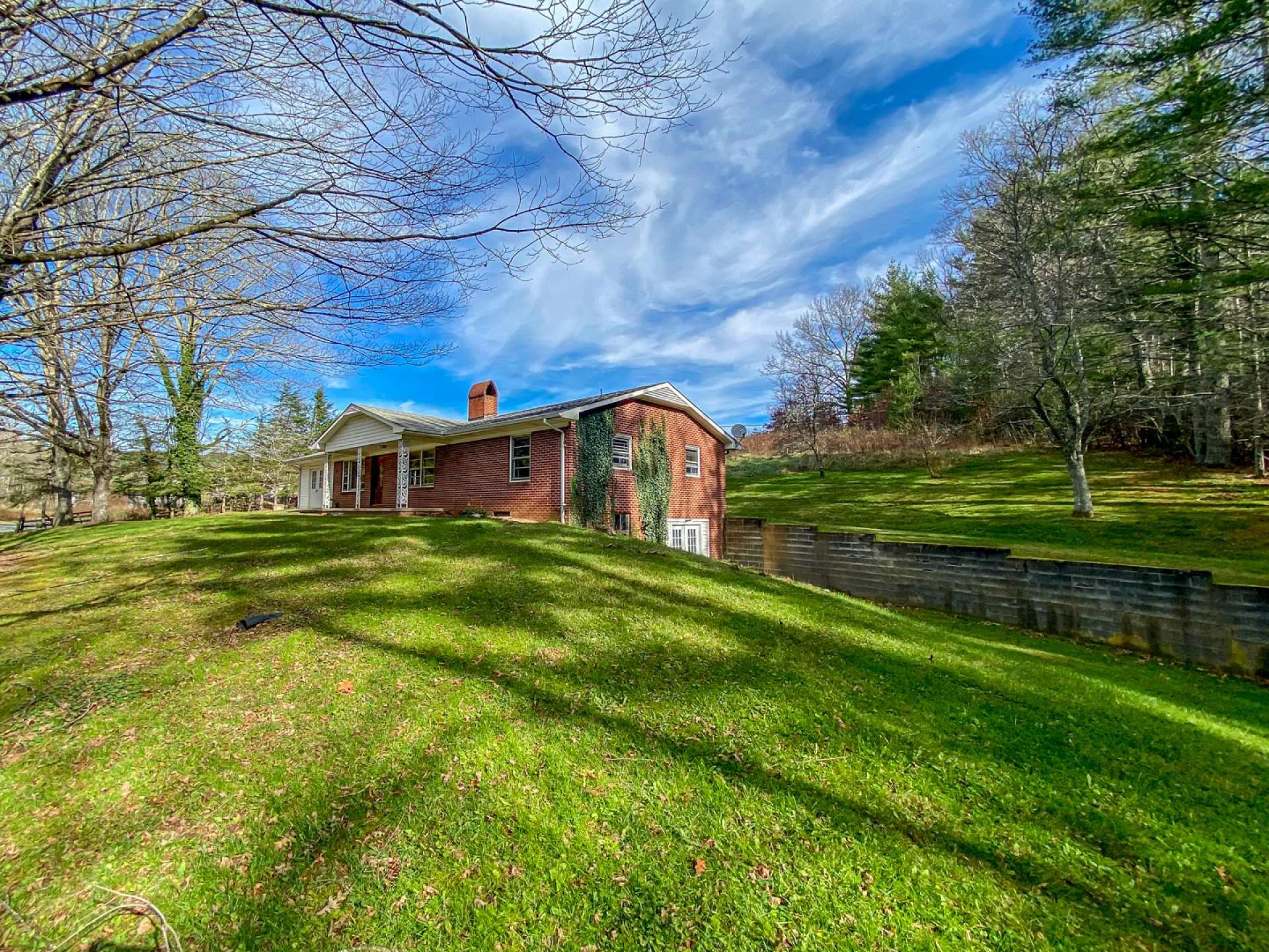 Image number 16 for the current listing