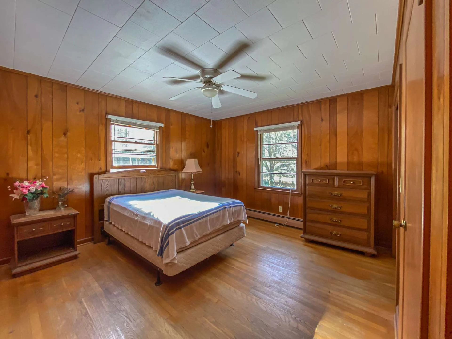 Image number 14 for the current listing