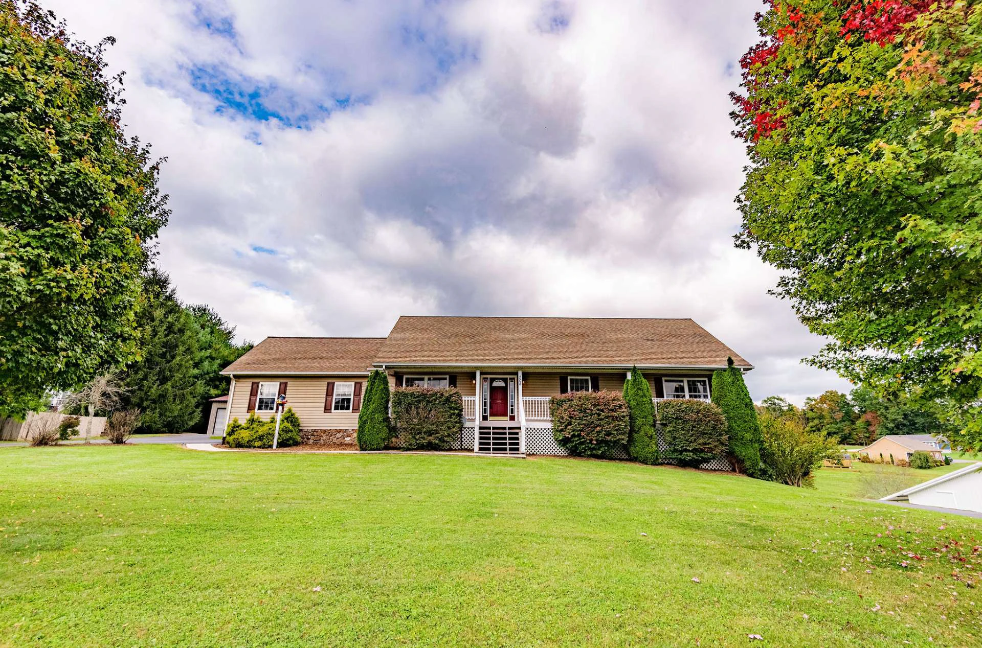 Image number 19 for the current listing