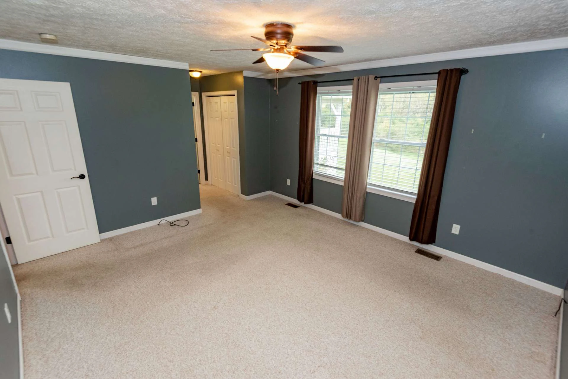 Image number 12 for the current listing