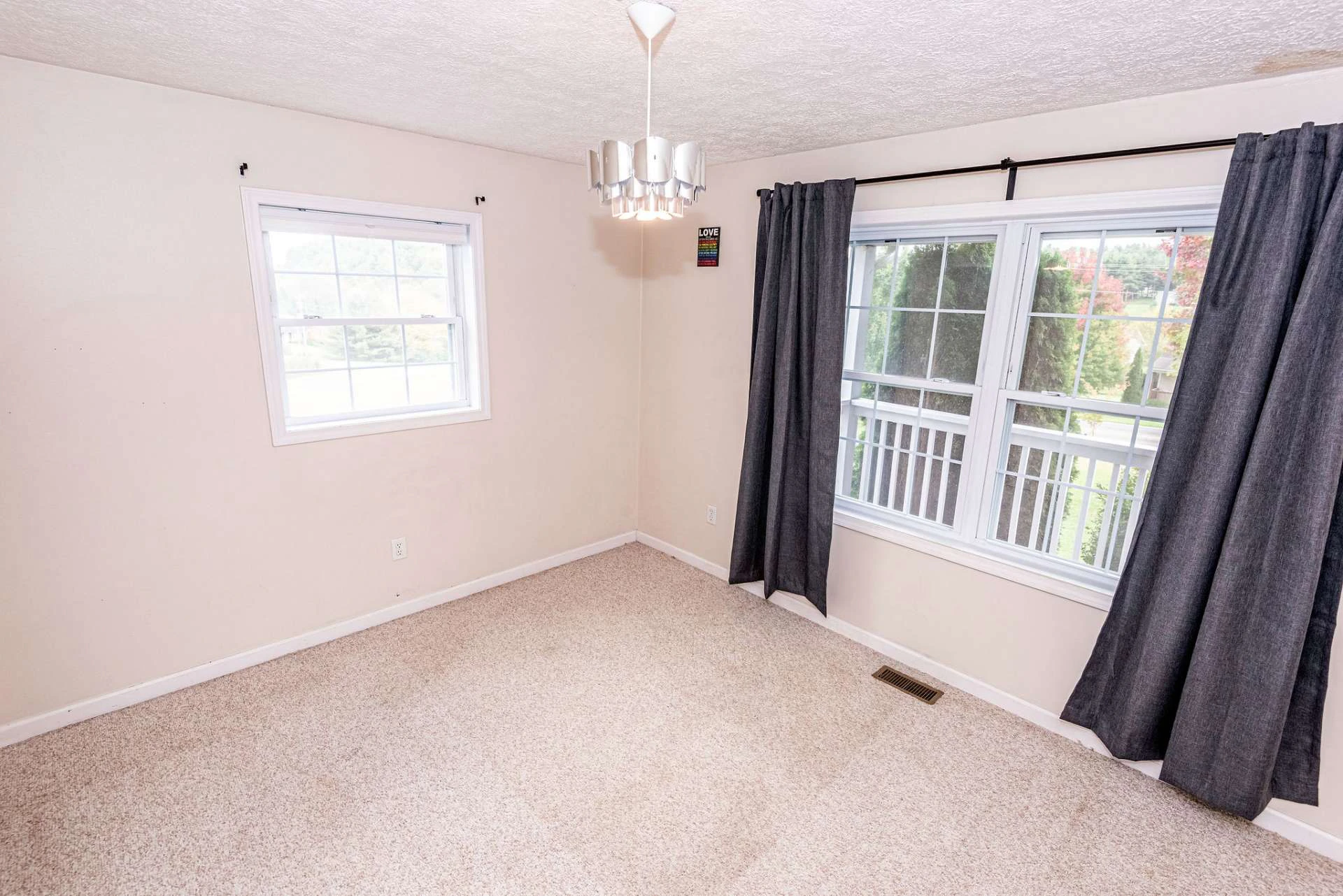 Image number 5 for the current listing