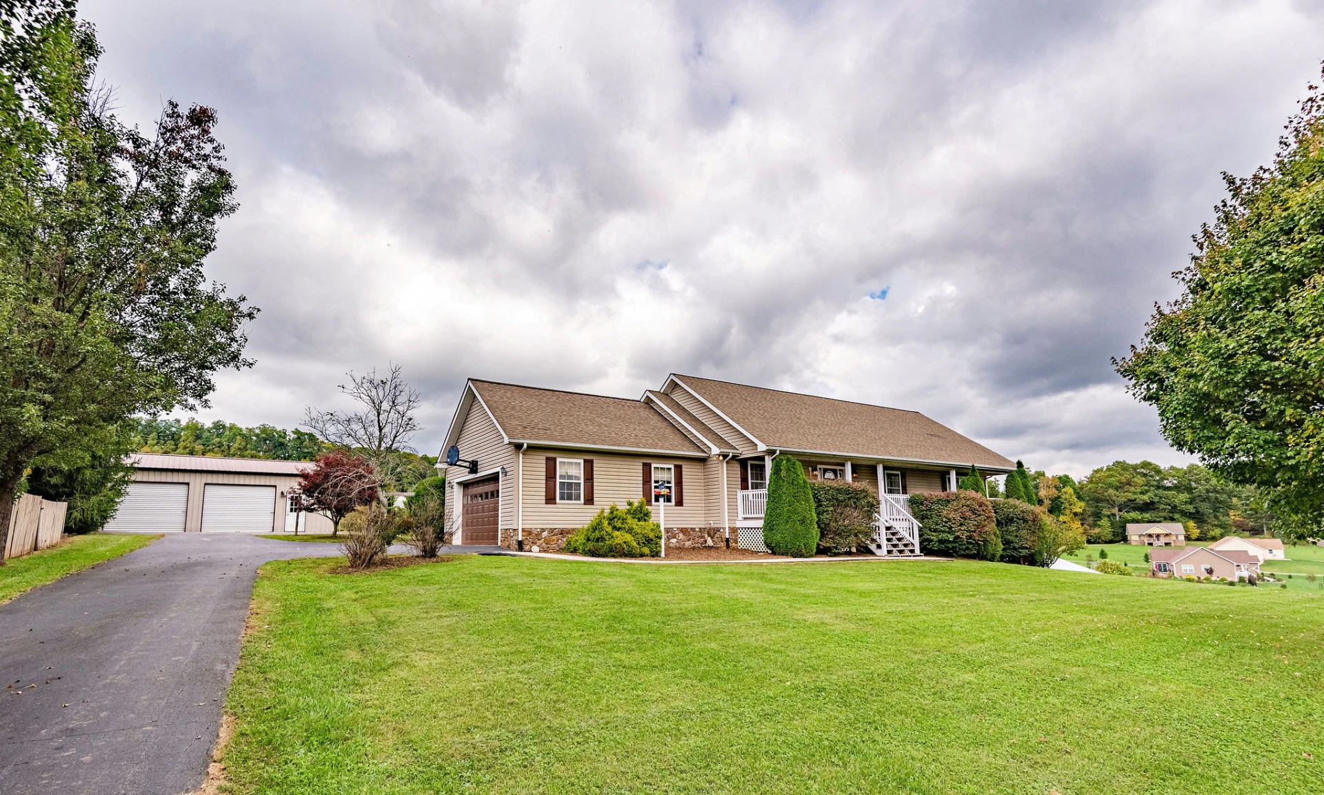 Image number 1 for the current listing