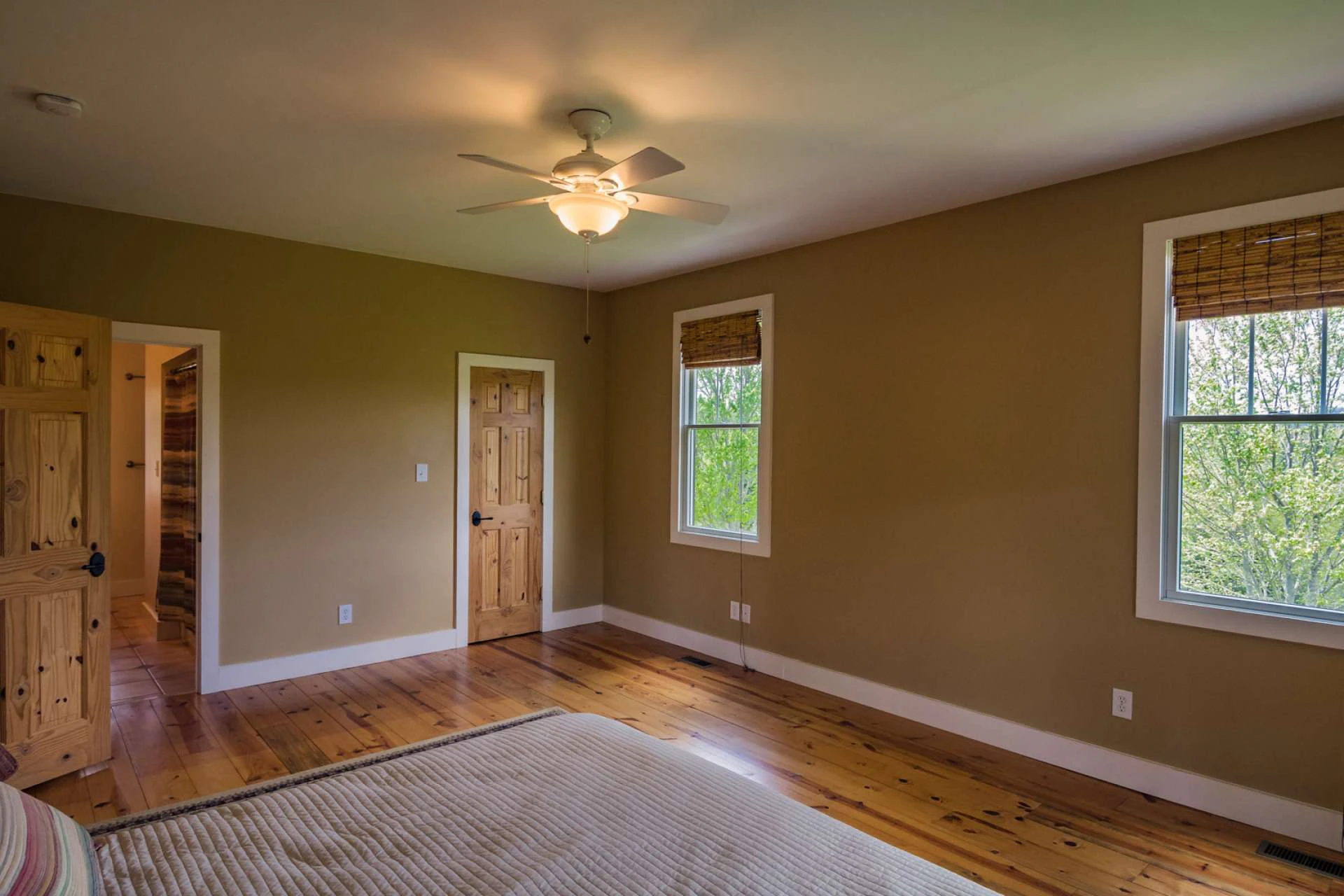 Image number 2 for the current listing
