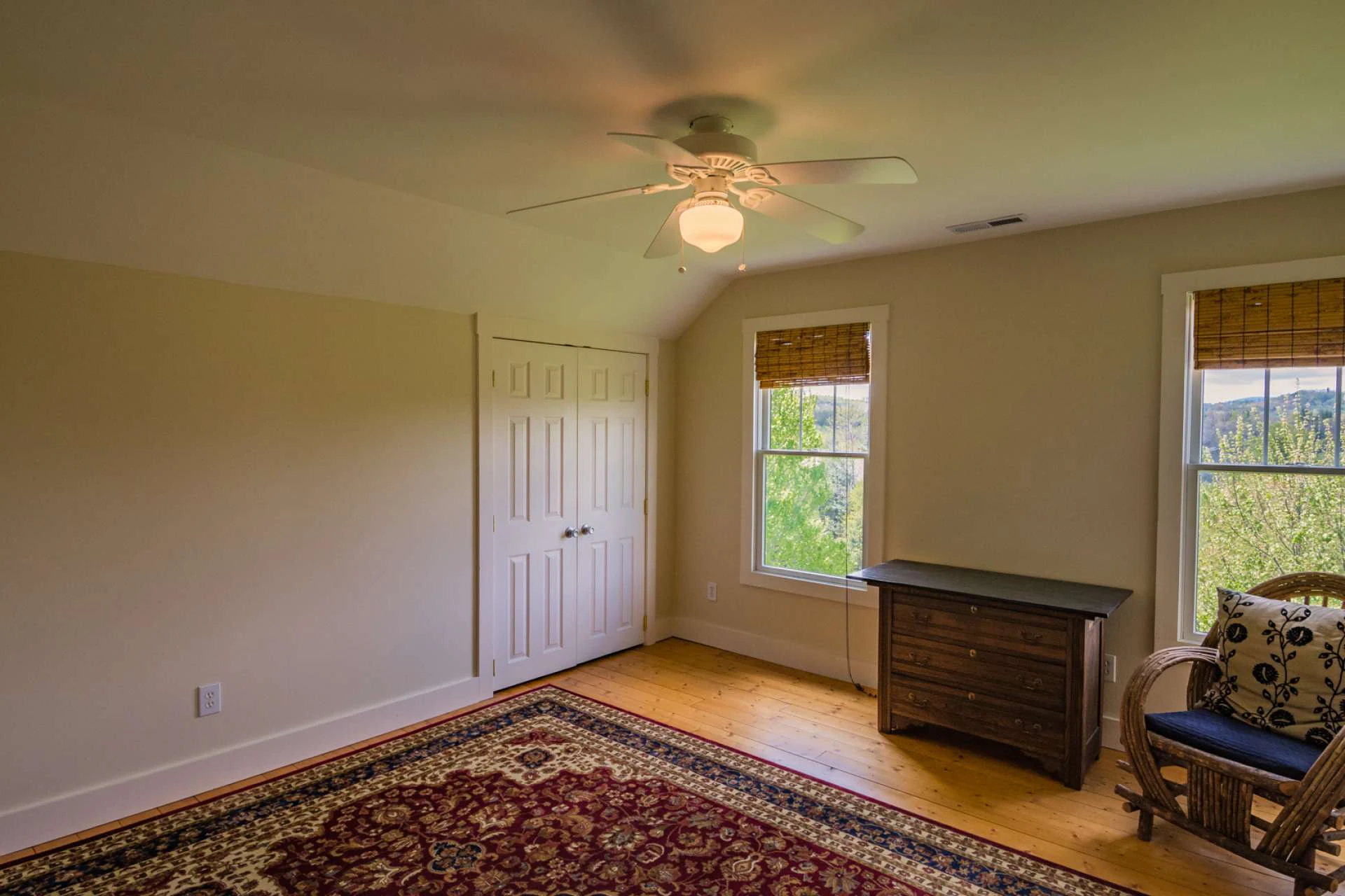 Image number 9 for the current listing