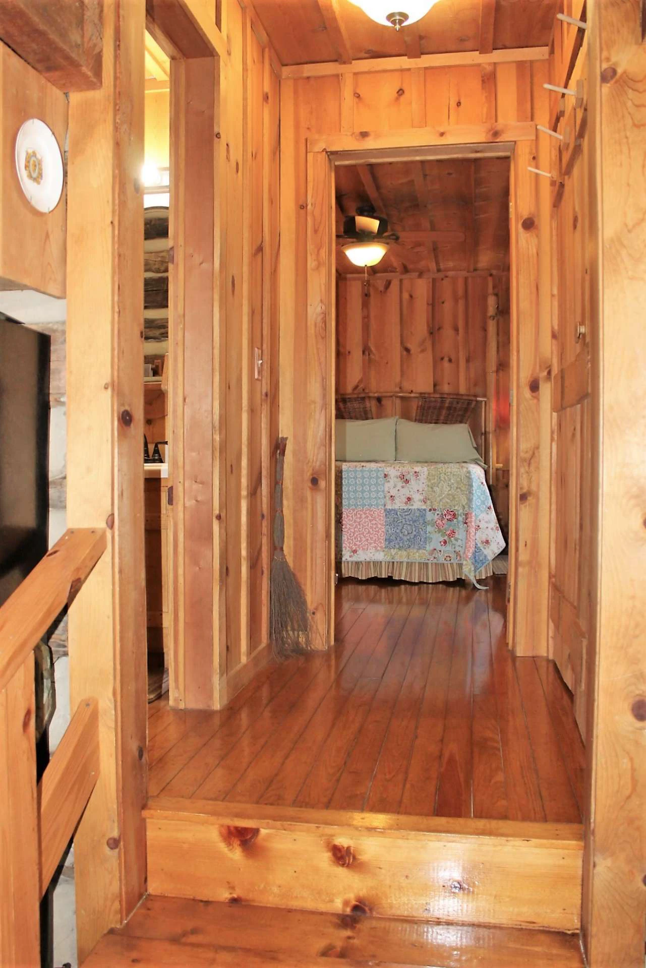 Image number 11 for the current listing