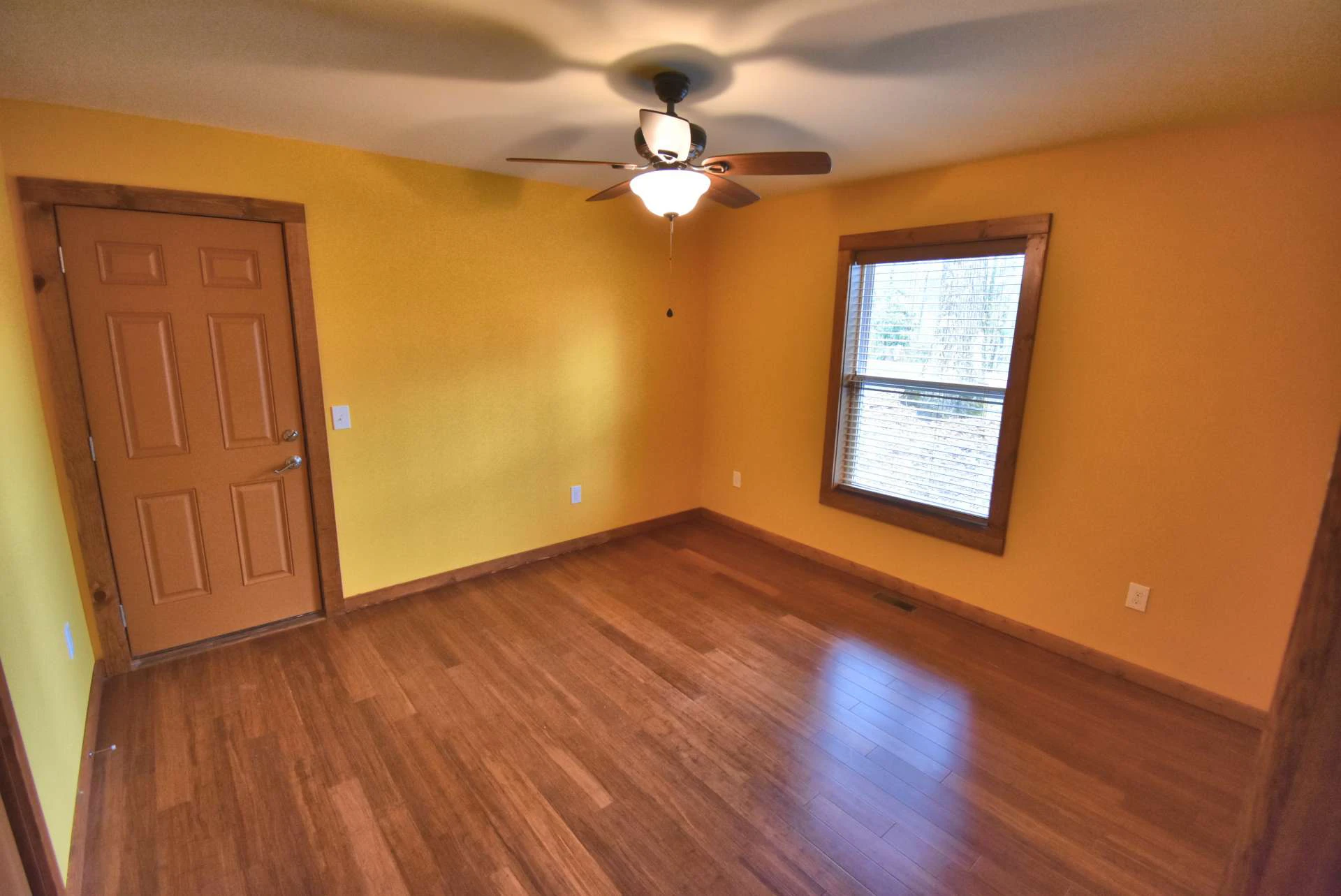 Image number 21 for the current listing