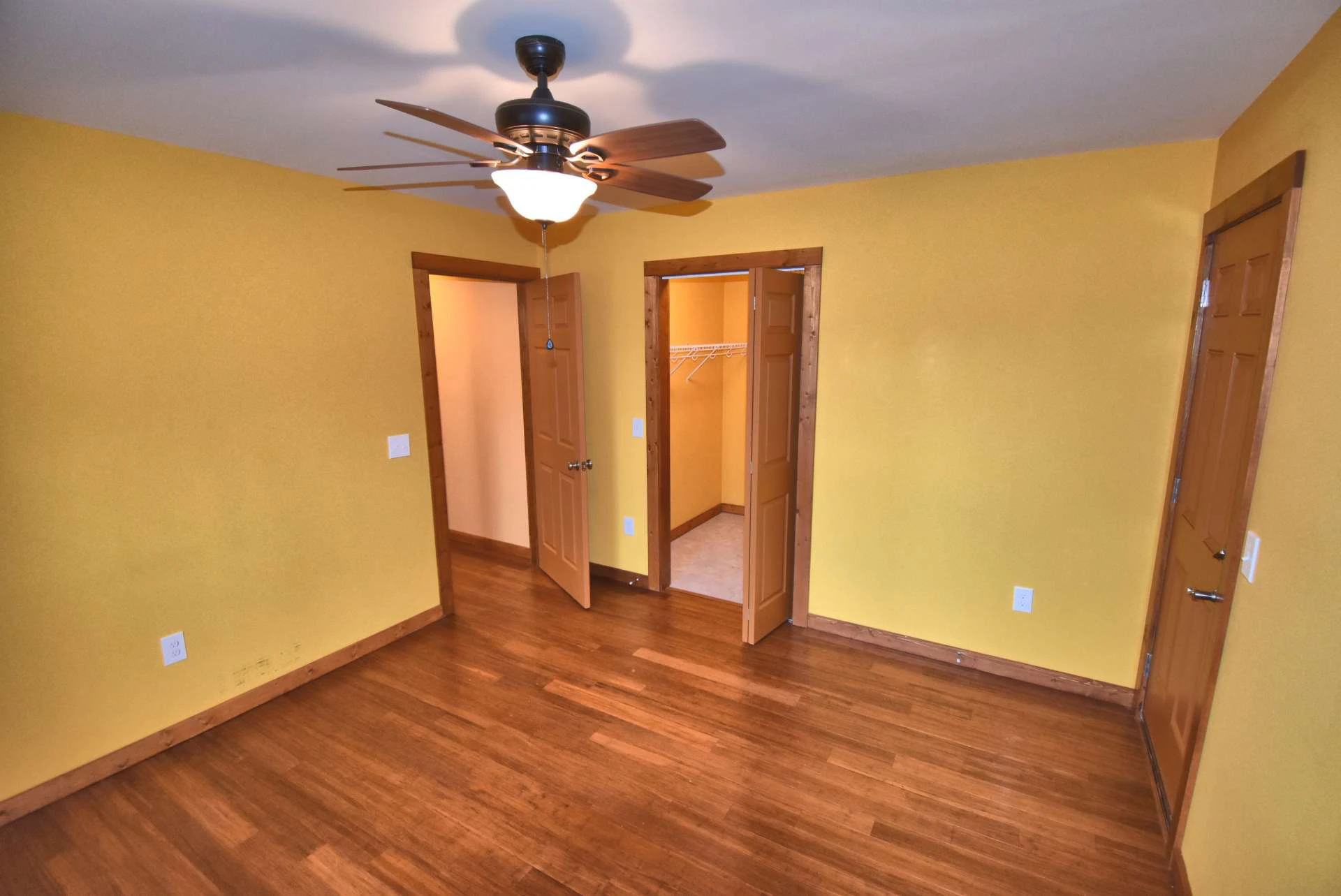 Image number 15 for the current listing