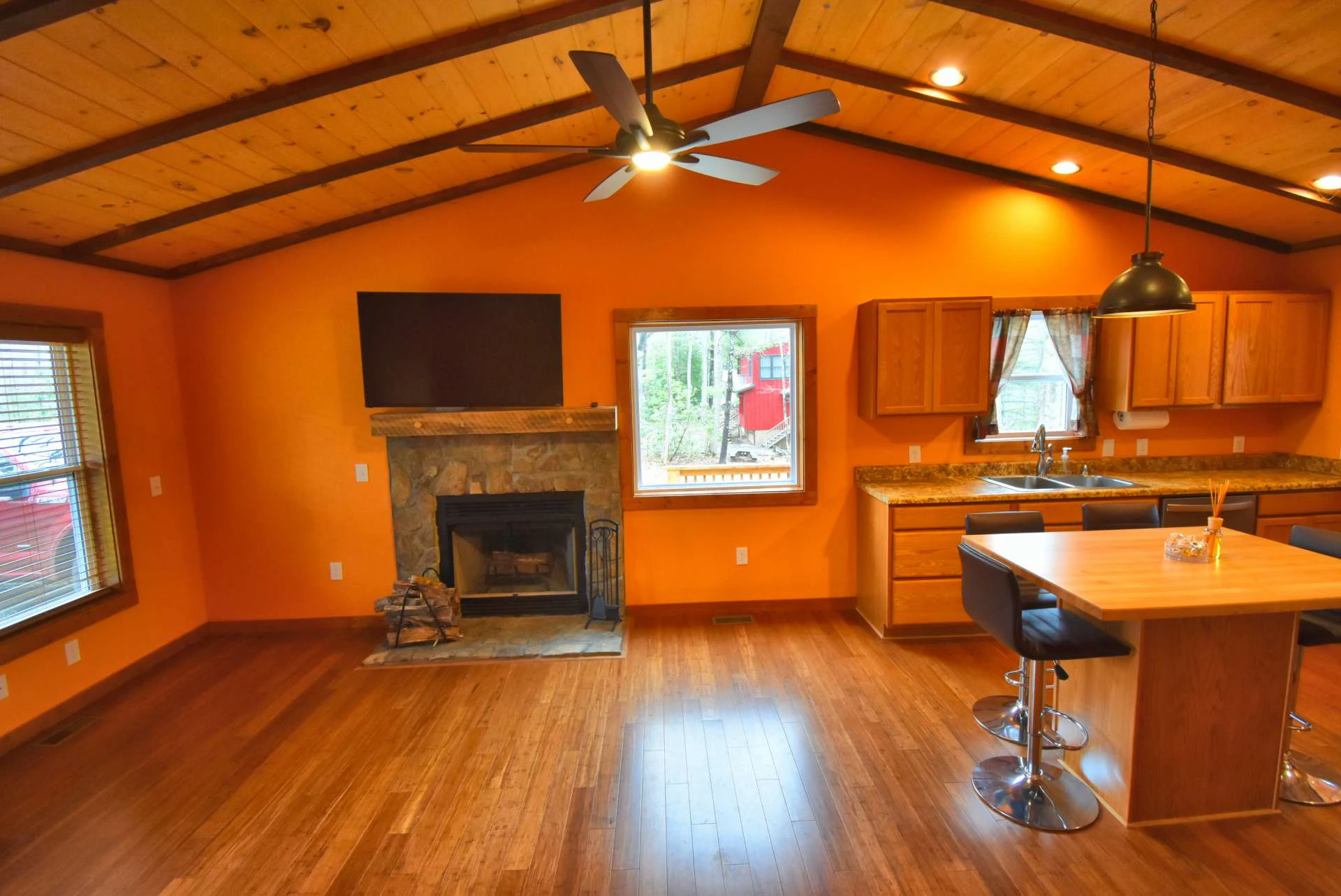 Image number 14 for the current listing