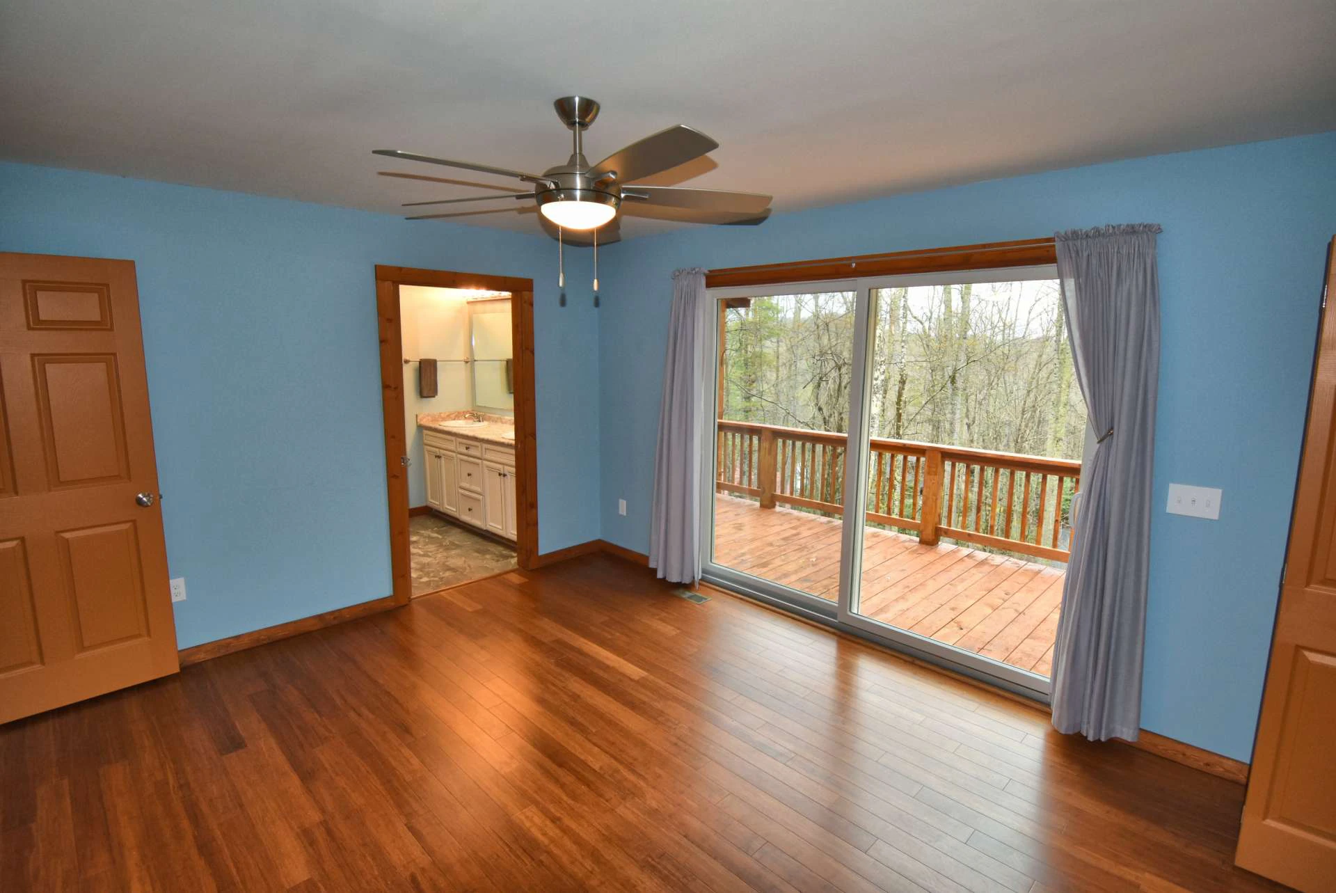 Image number 13 for the current listing