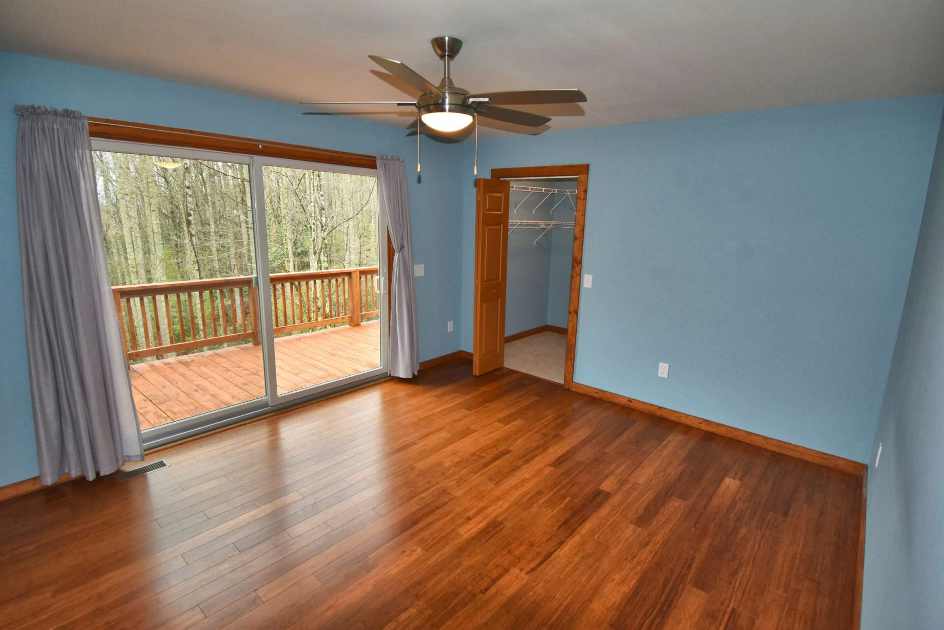 Image number 11 for the current listing